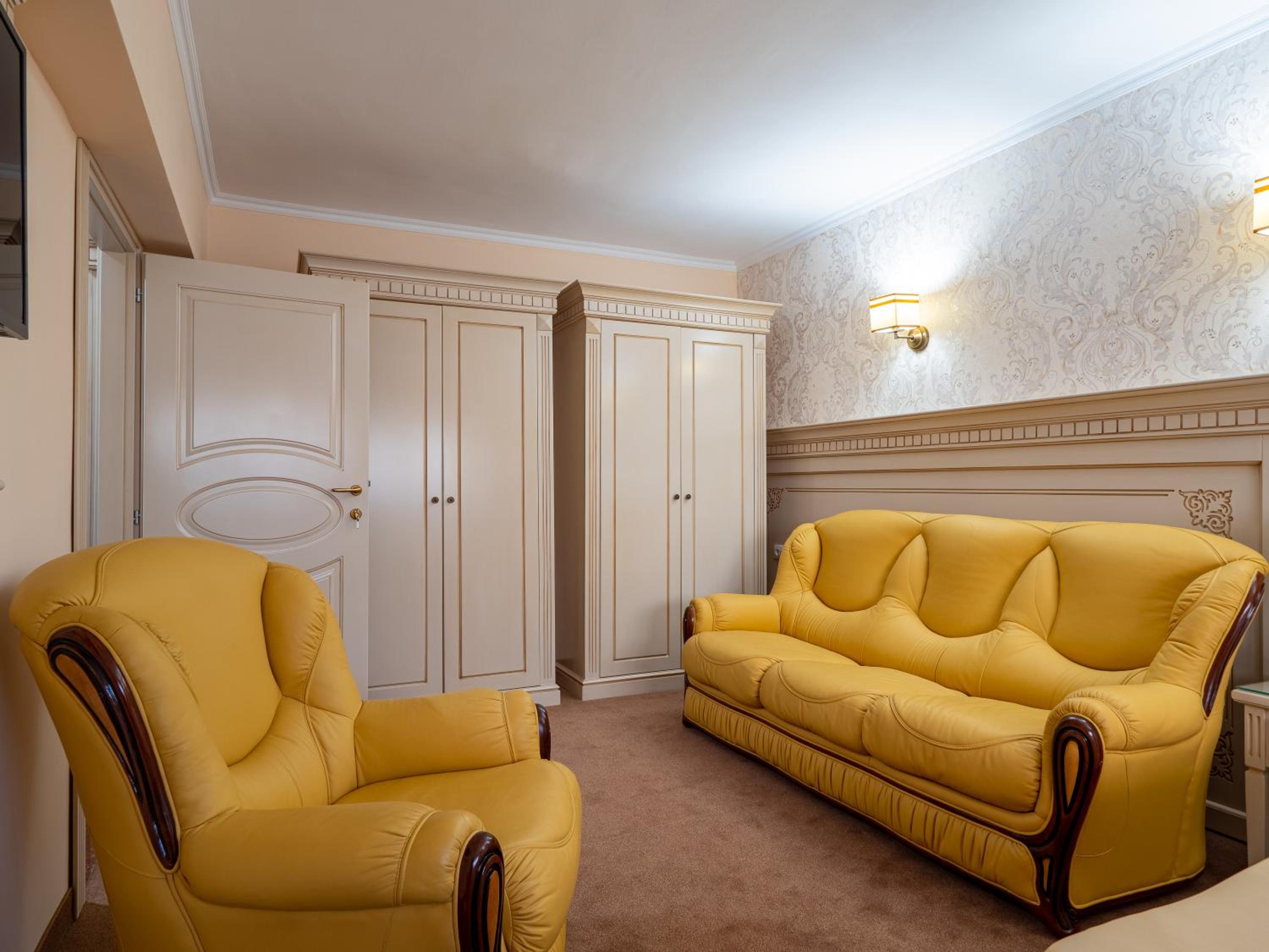 One-Bedroom Apartment - Photo 11