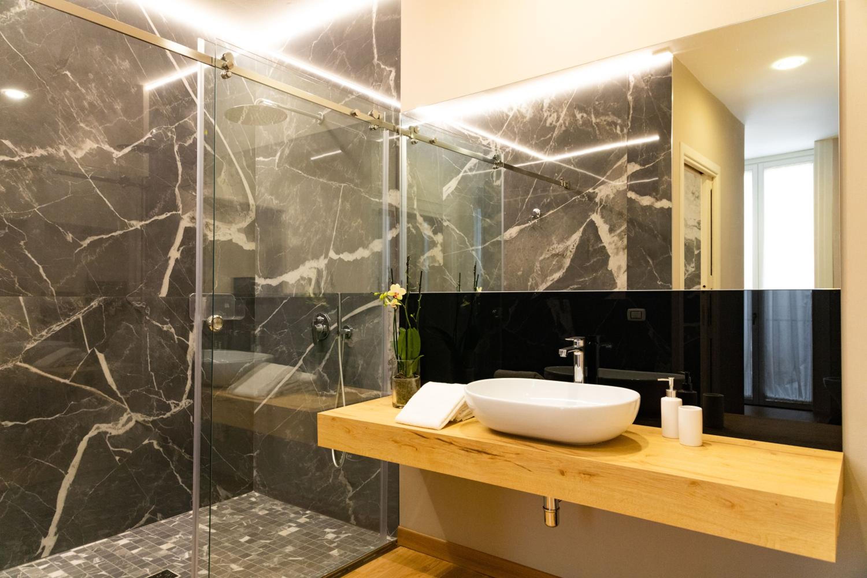 Superior Suite - Photo 5