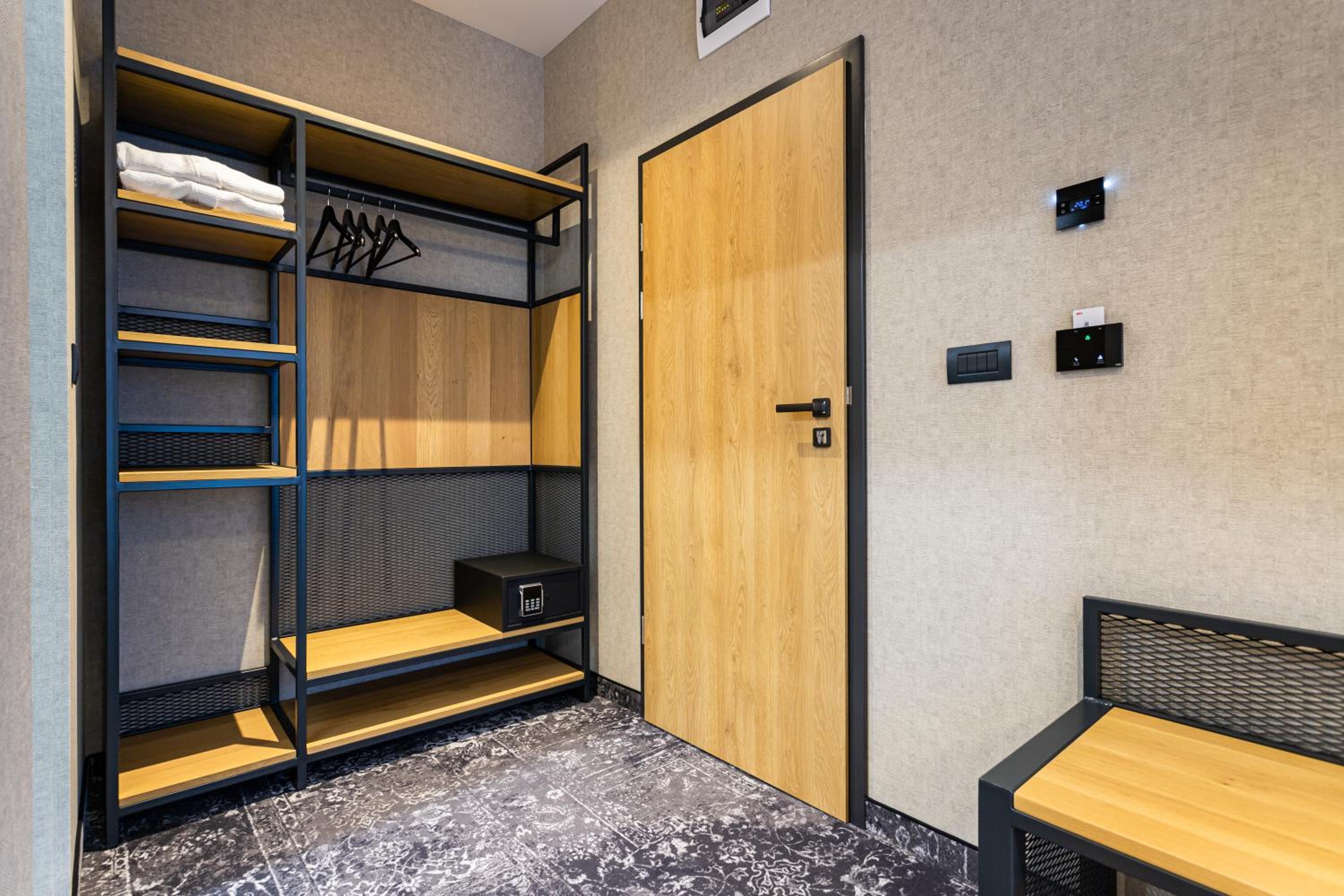 Deluxe Room - Photo 3