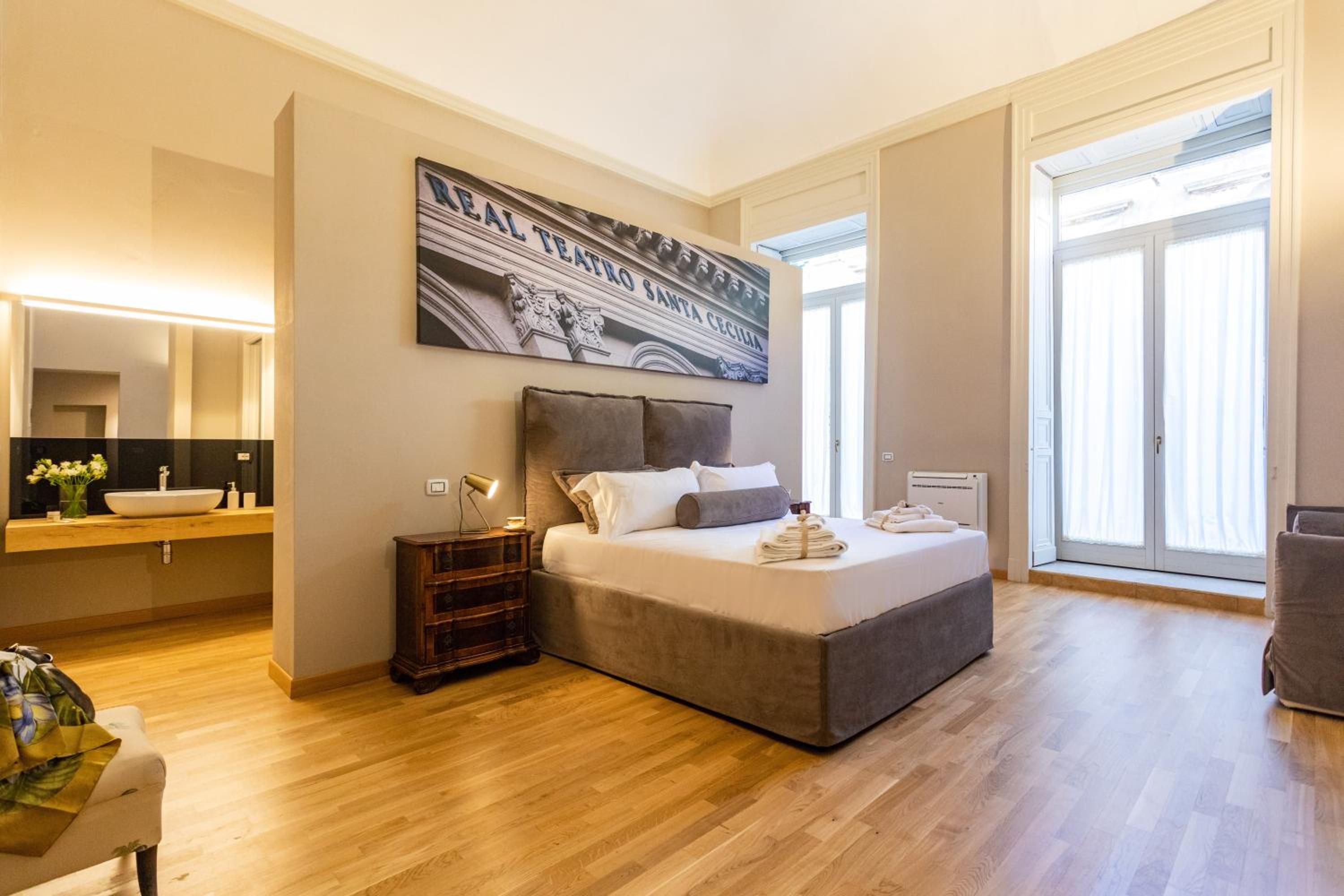 Deluxe Suite - Photo 1