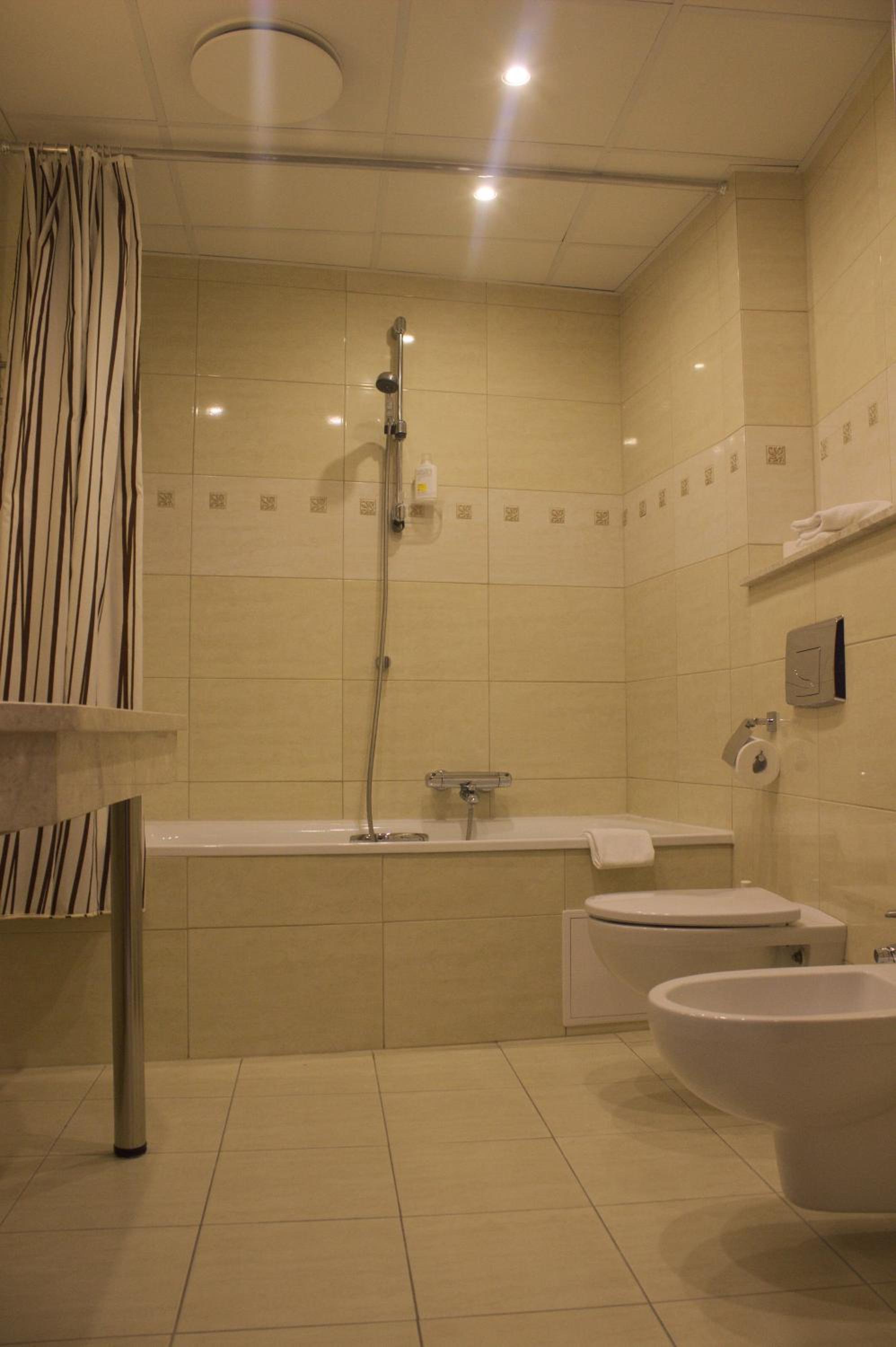 Twin Room - Photo 4