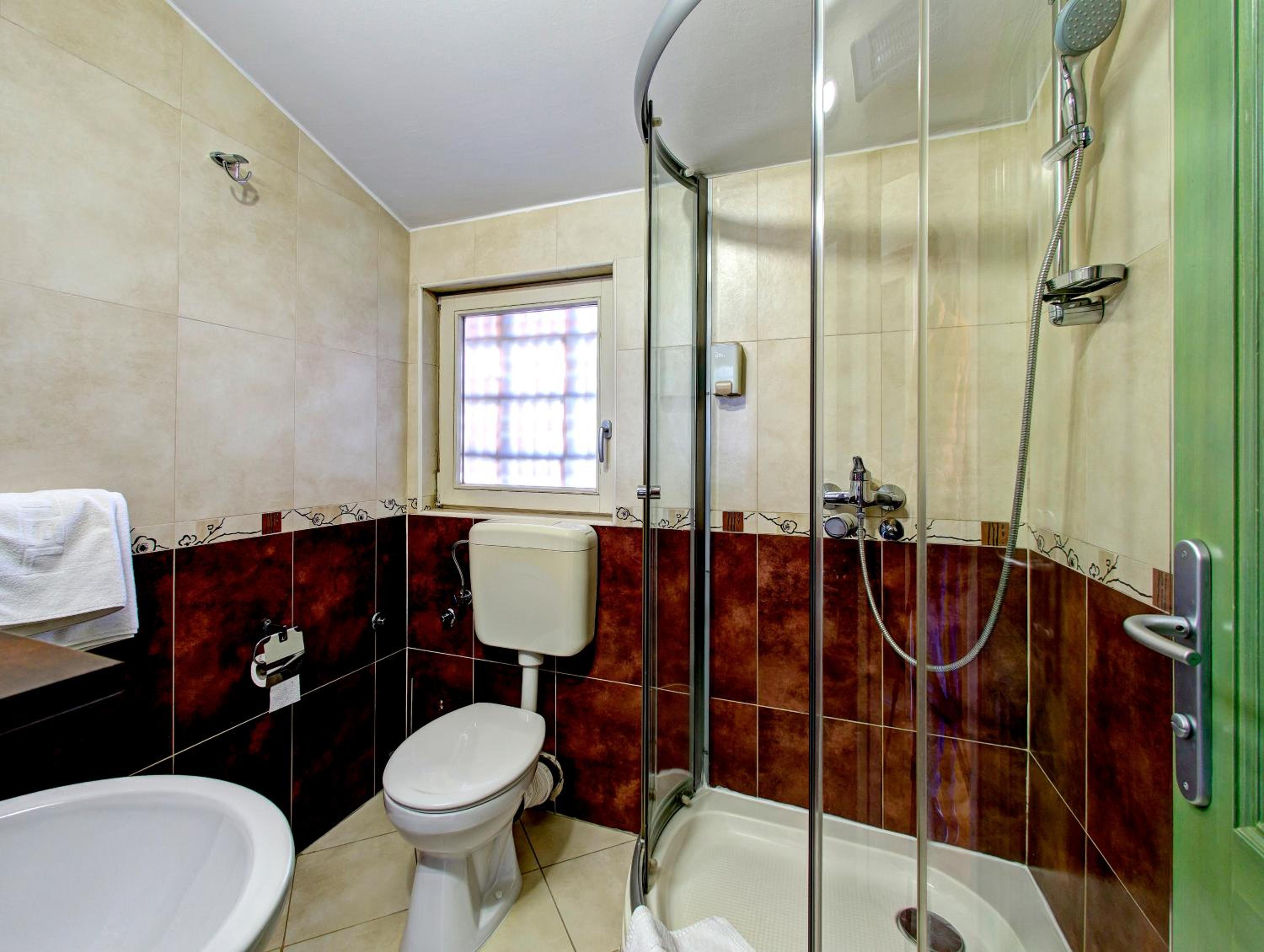 Triple Room - Photo 14
