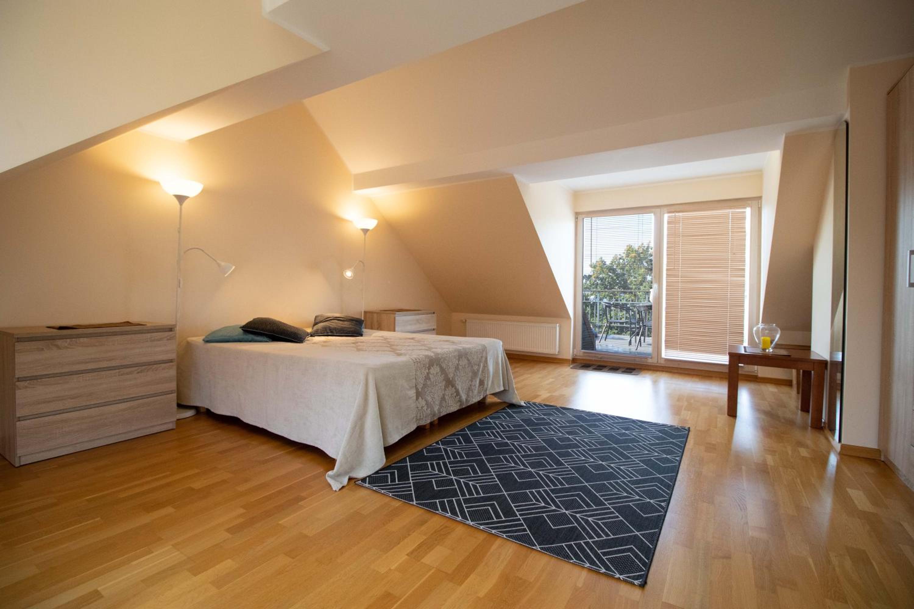 One-Bedroom Apartment - Photo 3