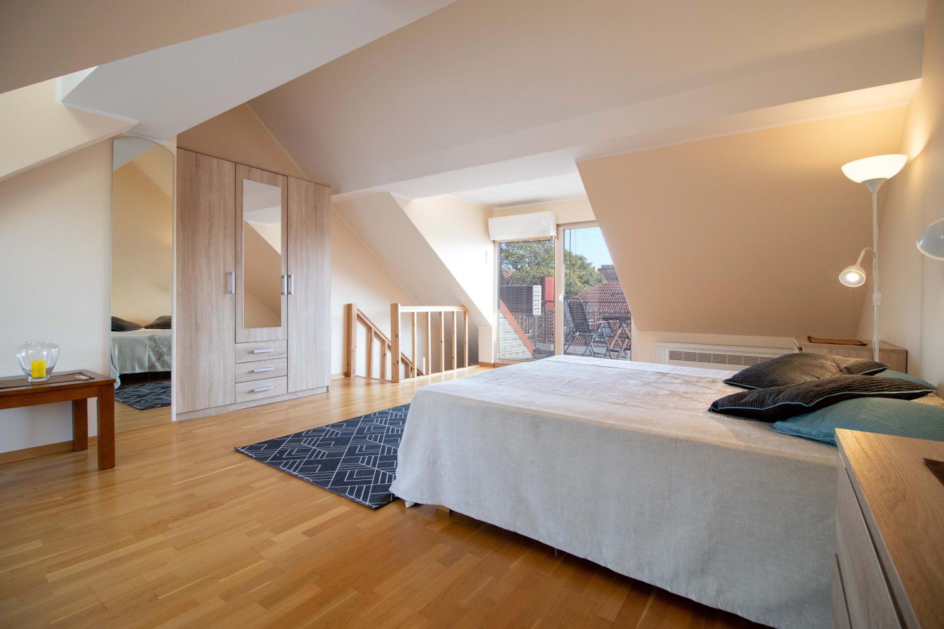 One-Bedroom Apartment - Photo 4