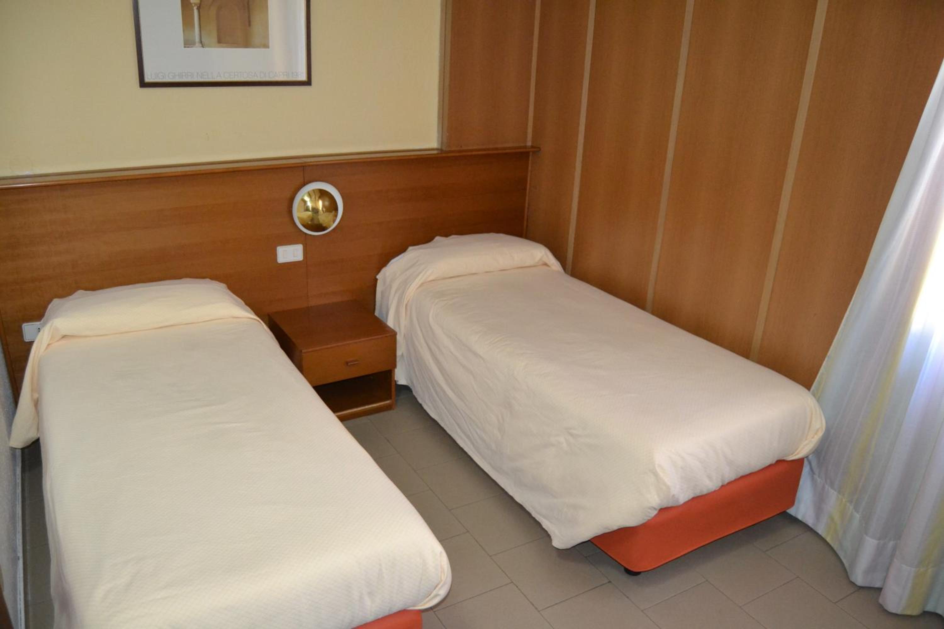 Family Suite (2 Adults + 2 Children) - Photo 3
