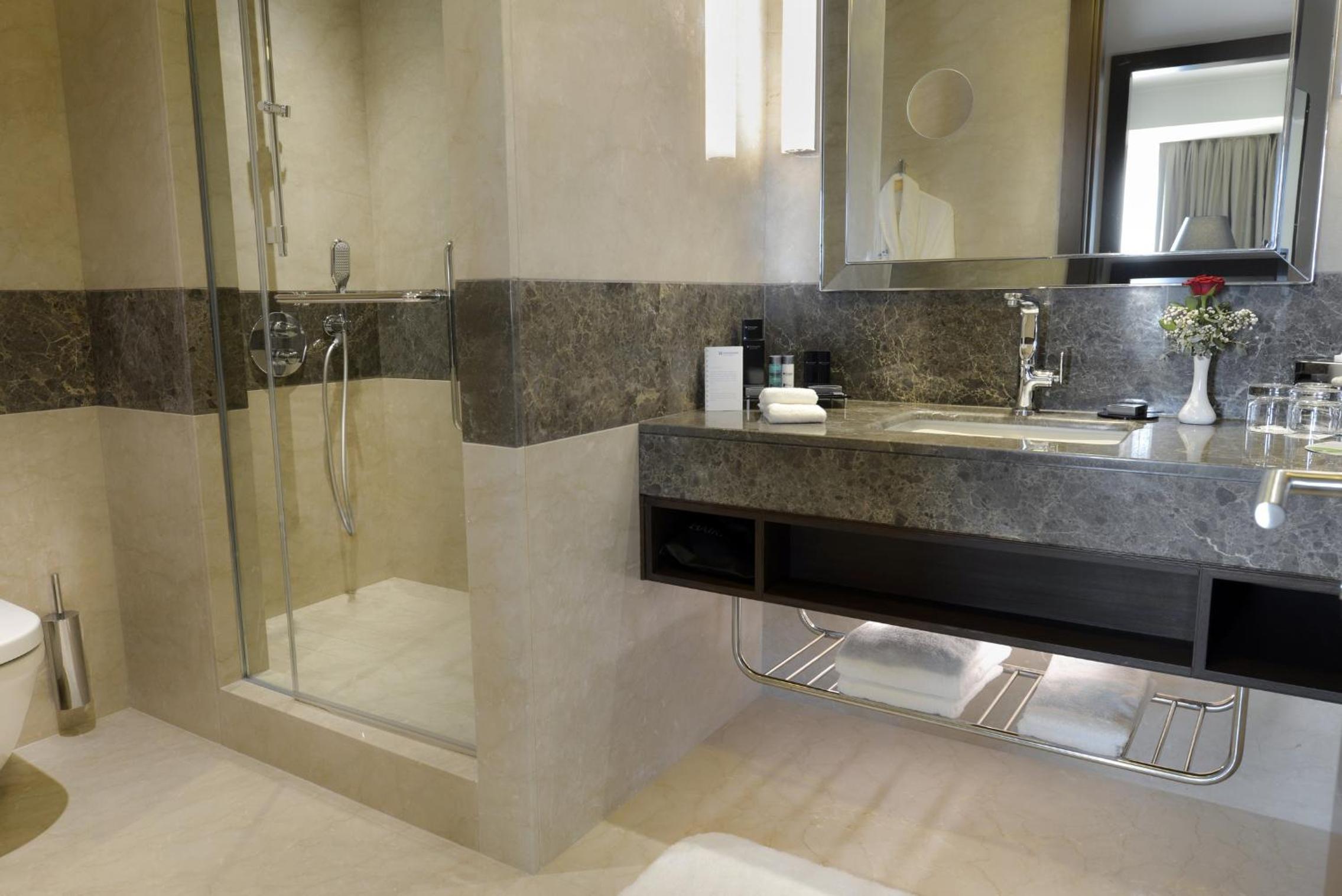 Deluxe Room with Kitchenette - Smoking