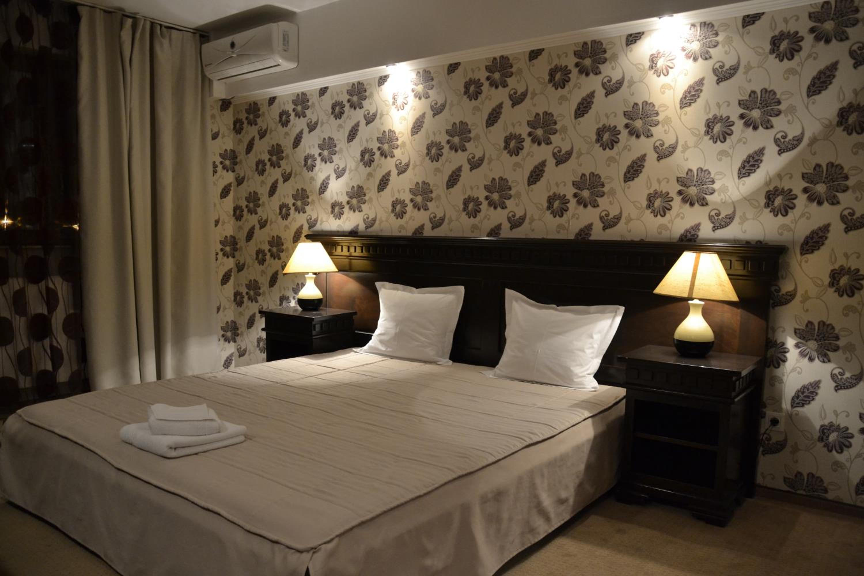 Double or Twin Room - Photo 5