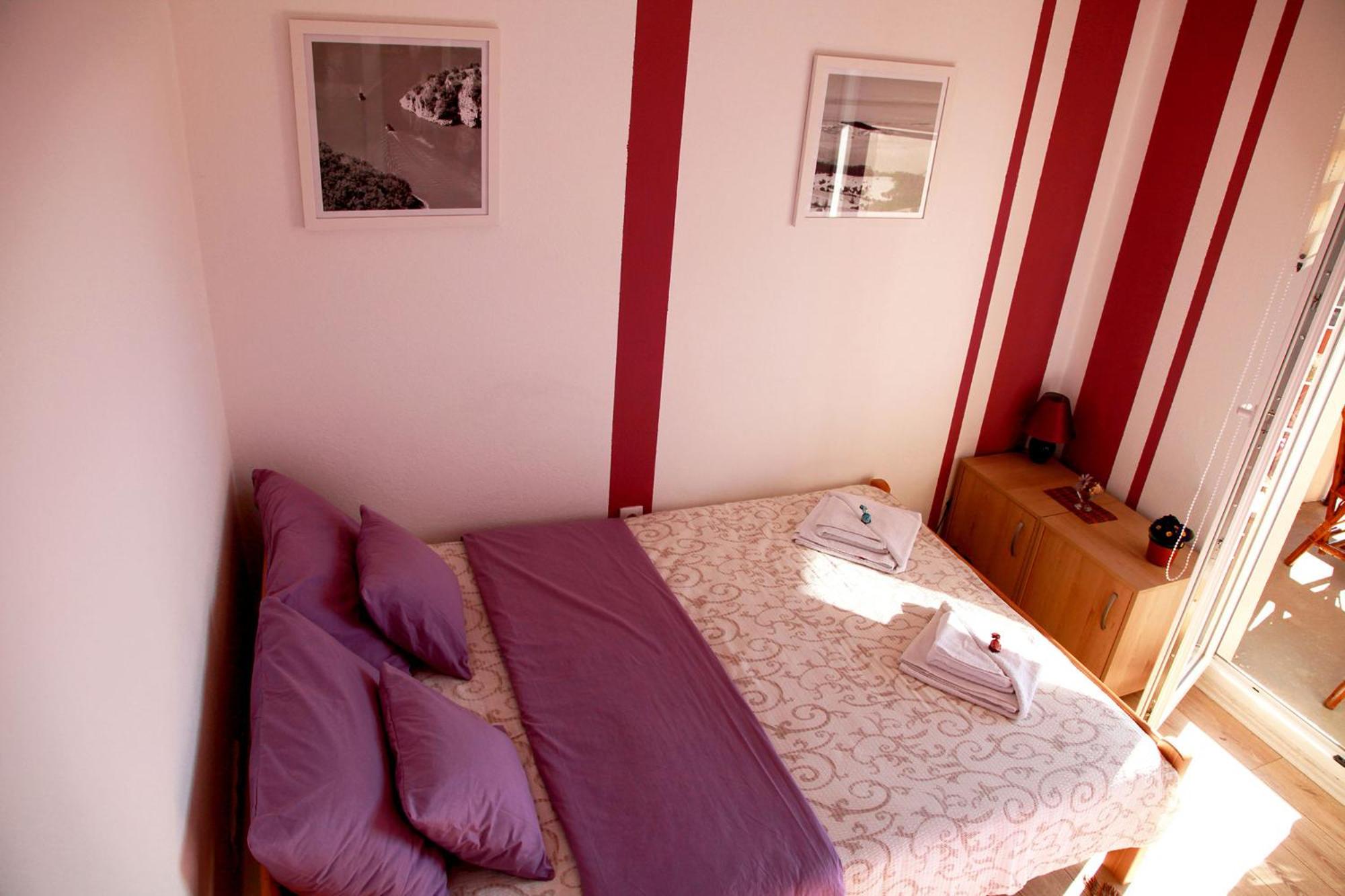 Basic Triple Room with Shared Bathroom photo 1