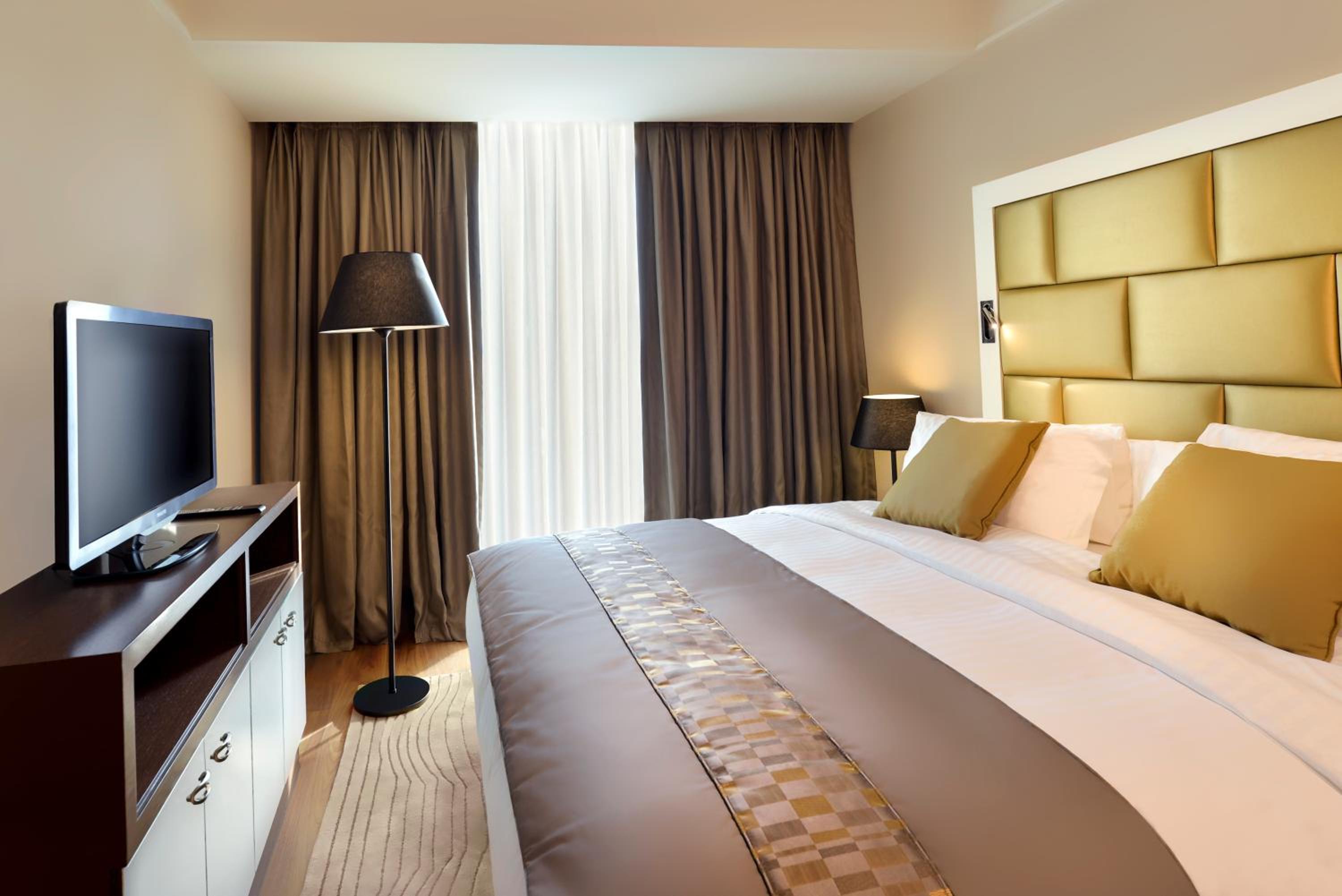 Deluxe Room with Kitchenette