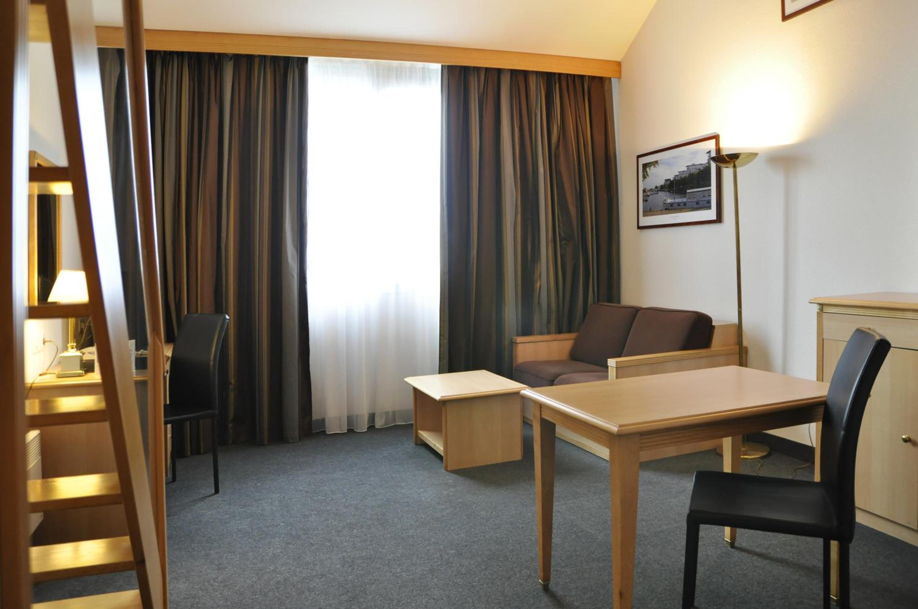 Double Business Suite