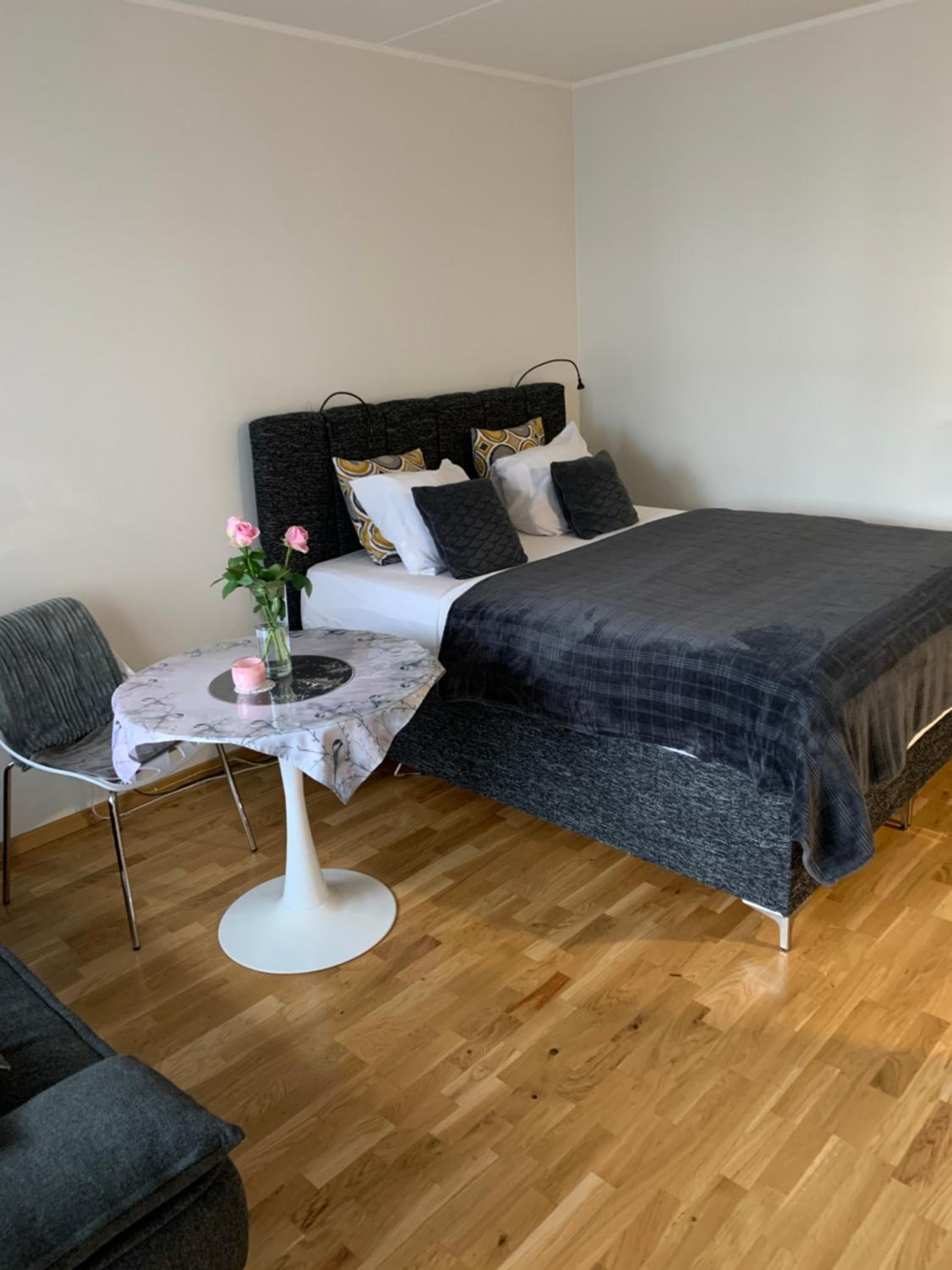 One-Bedroom Apartment - Photo 35