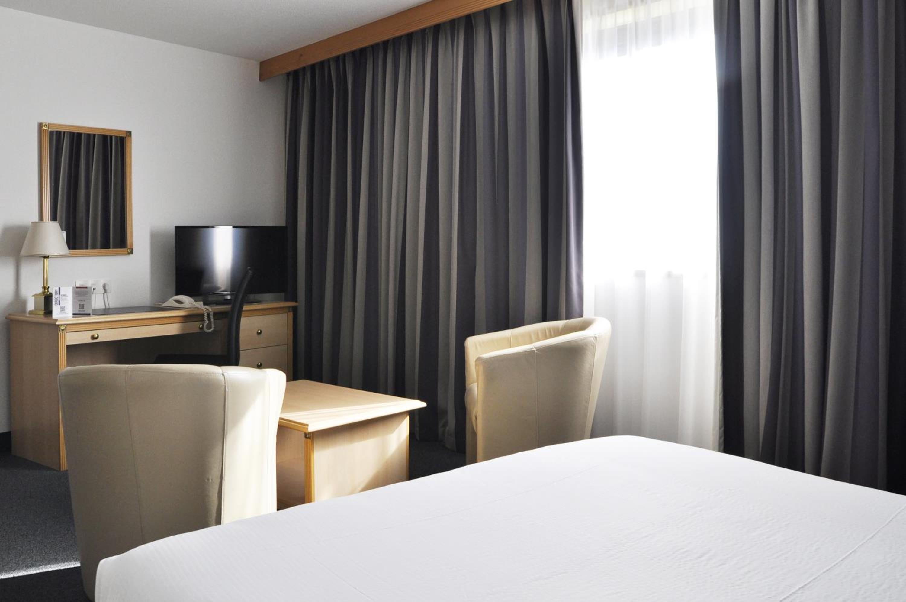 Budget Double Room - Photo 2