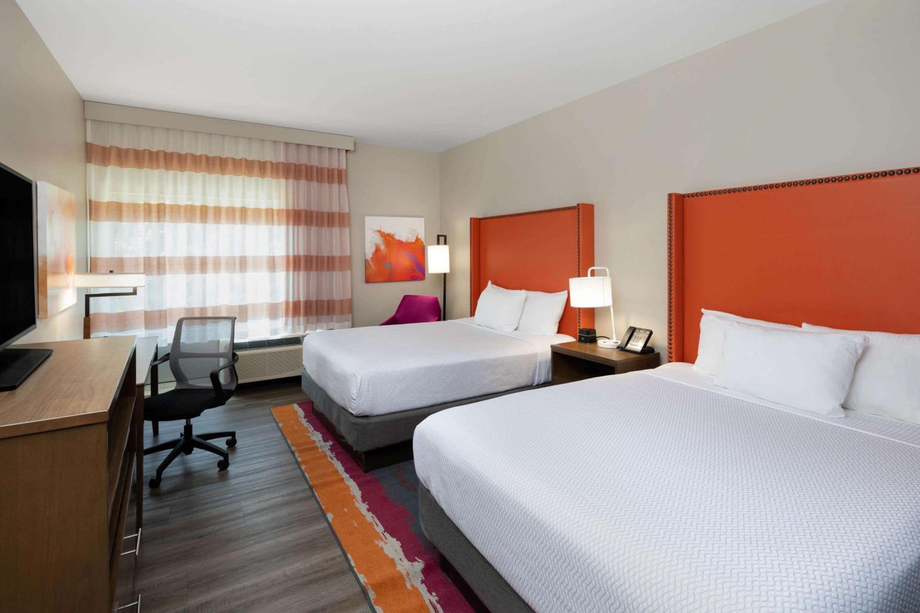 Queen Room with Two Queen Beds - Photo 3