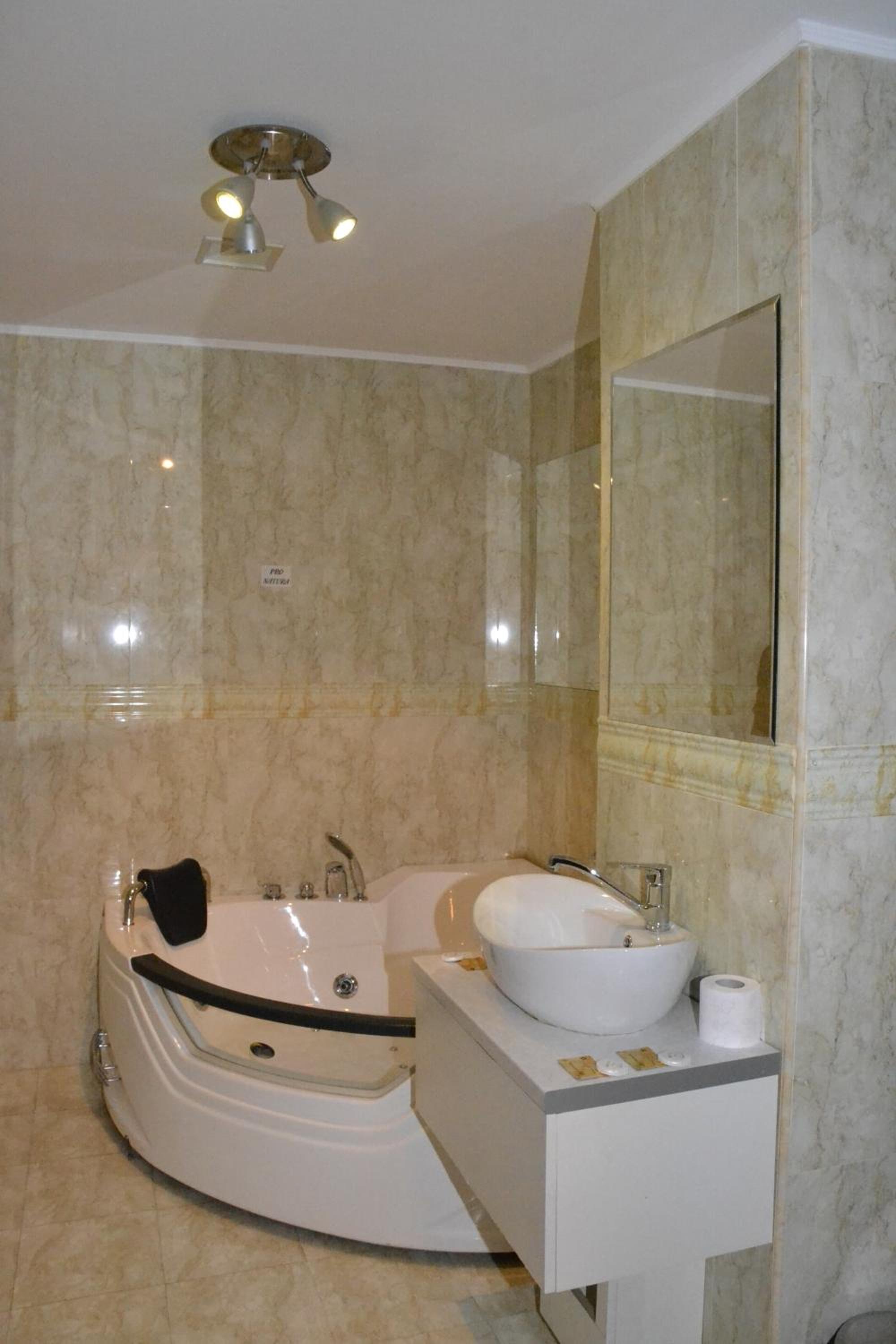 Suite - Photo 2