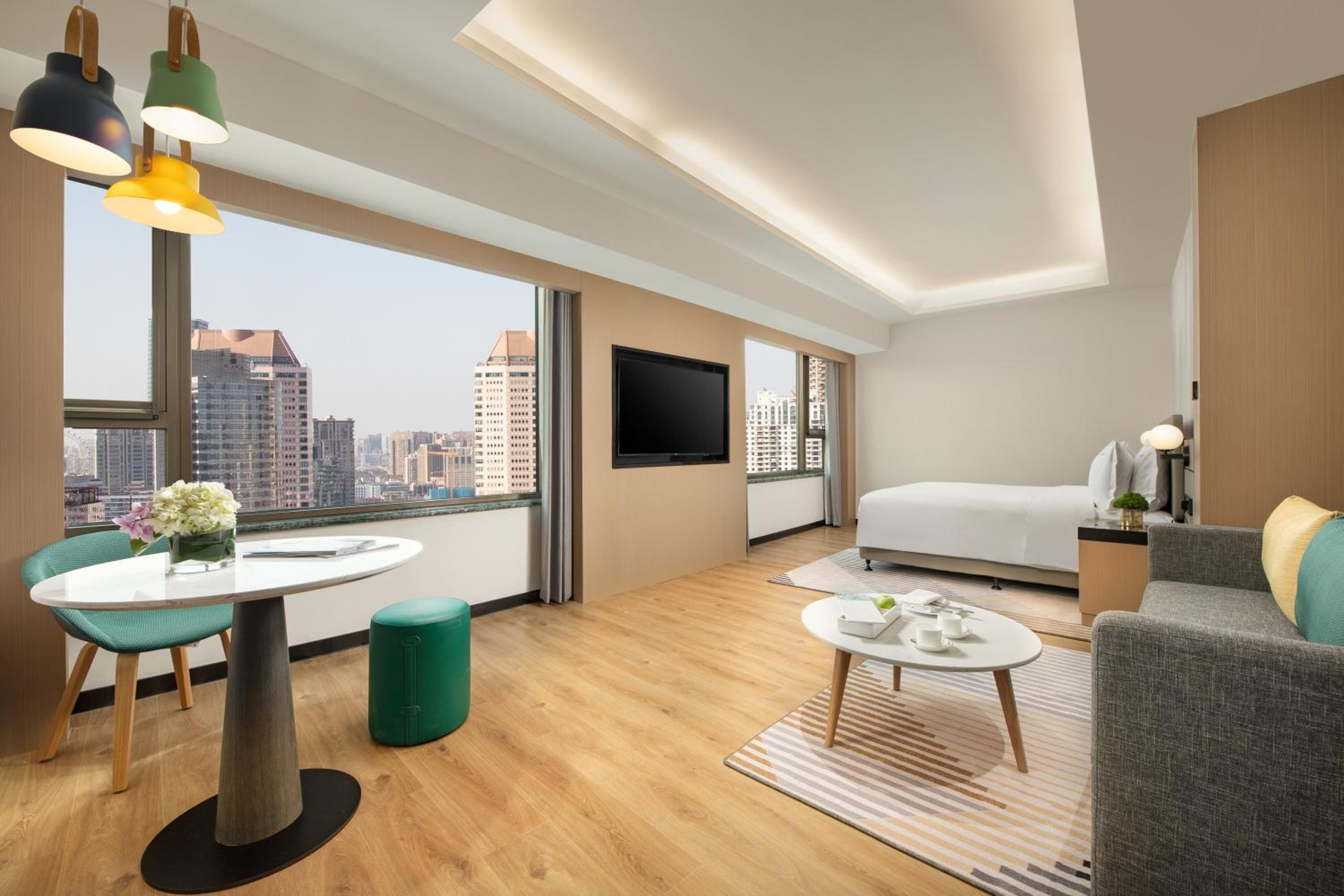 One-Bedroom Queen Suite