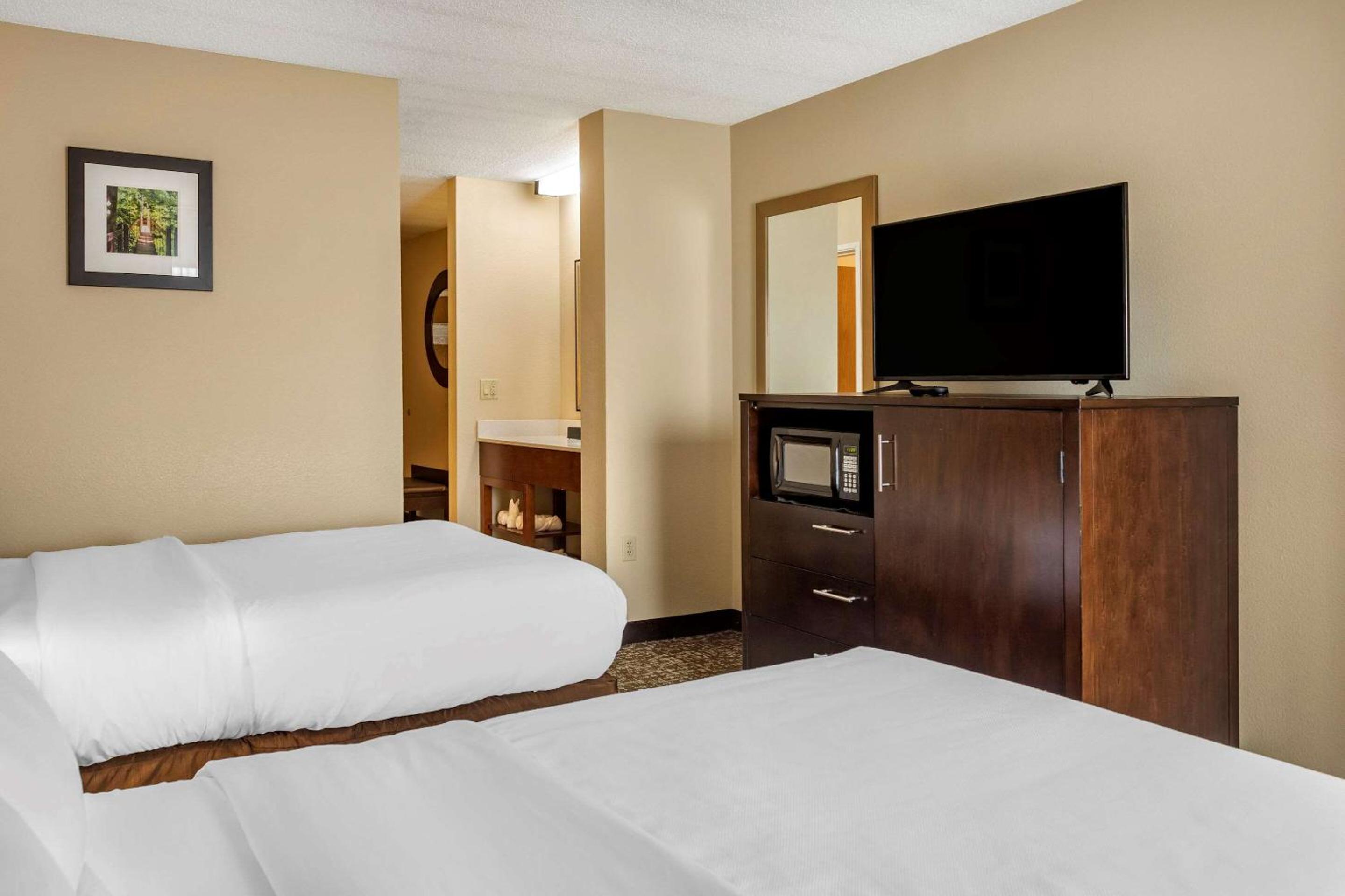 Double Bed Suite with Sitting Area - Photo 3