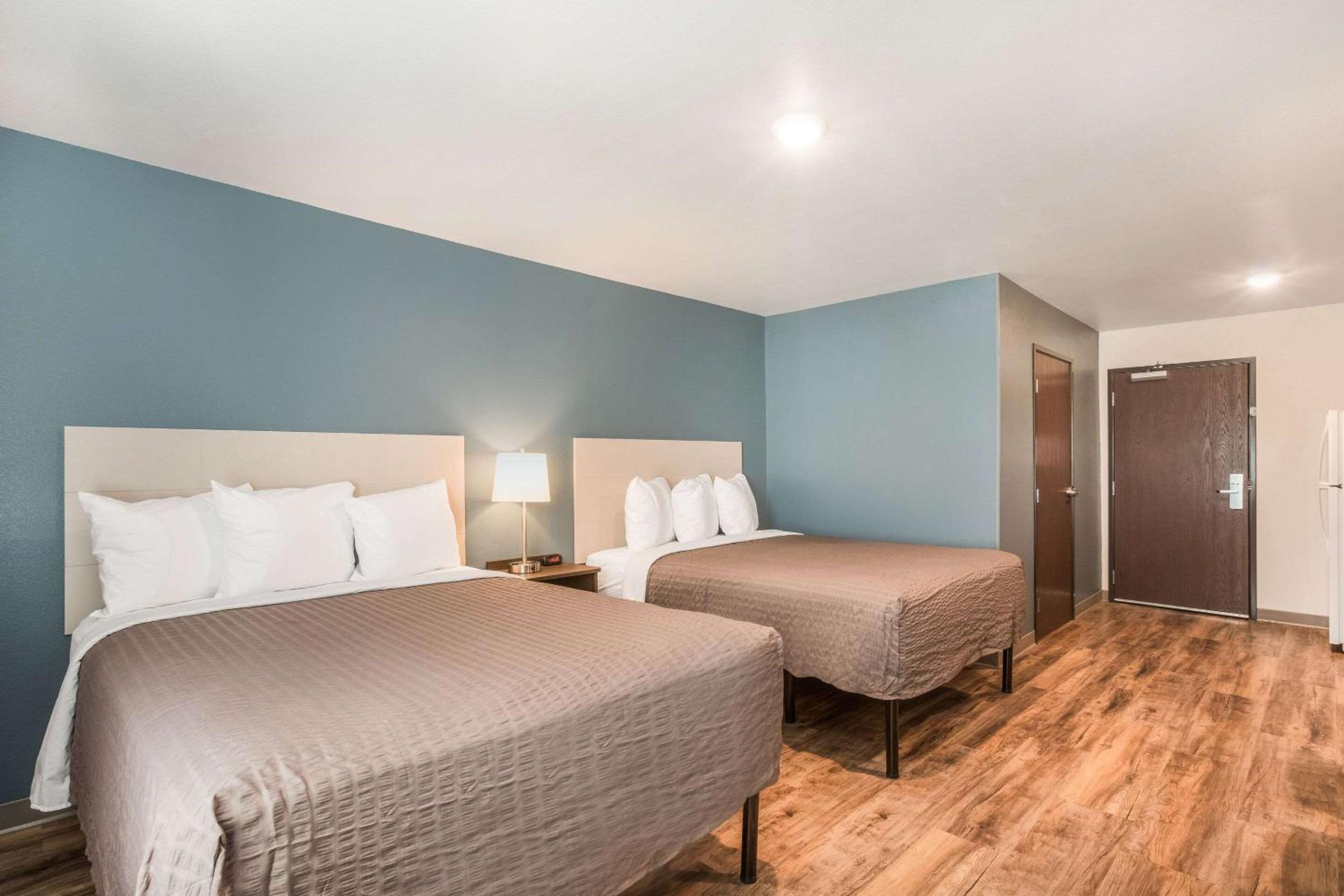 Standard Queen Room with Two Queen Beds - Non-Smoking - Photo 1