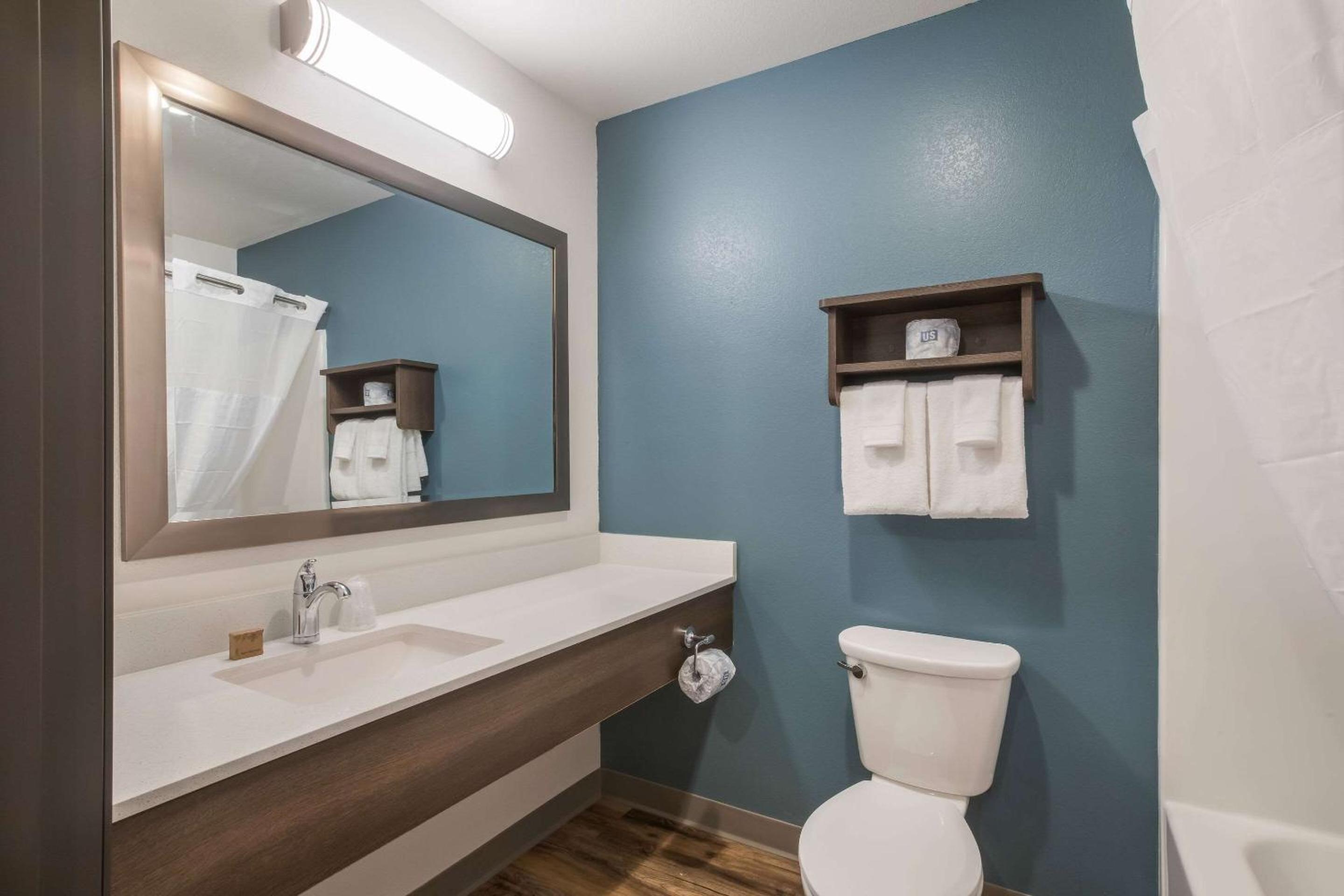 Standard King Room - Non-Smoking  - Photo 6