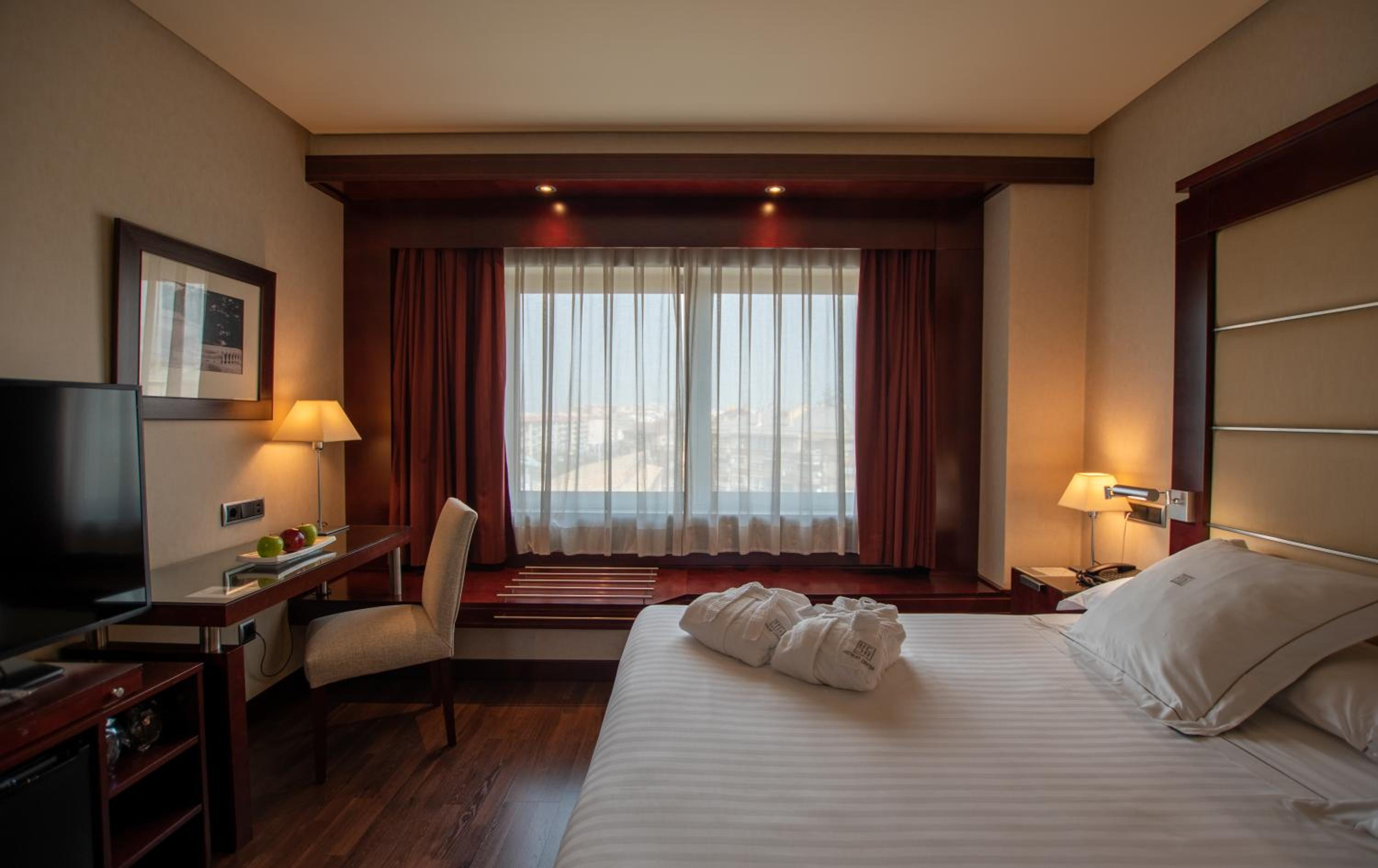 Cozy comfort with stunning views awaits you!
