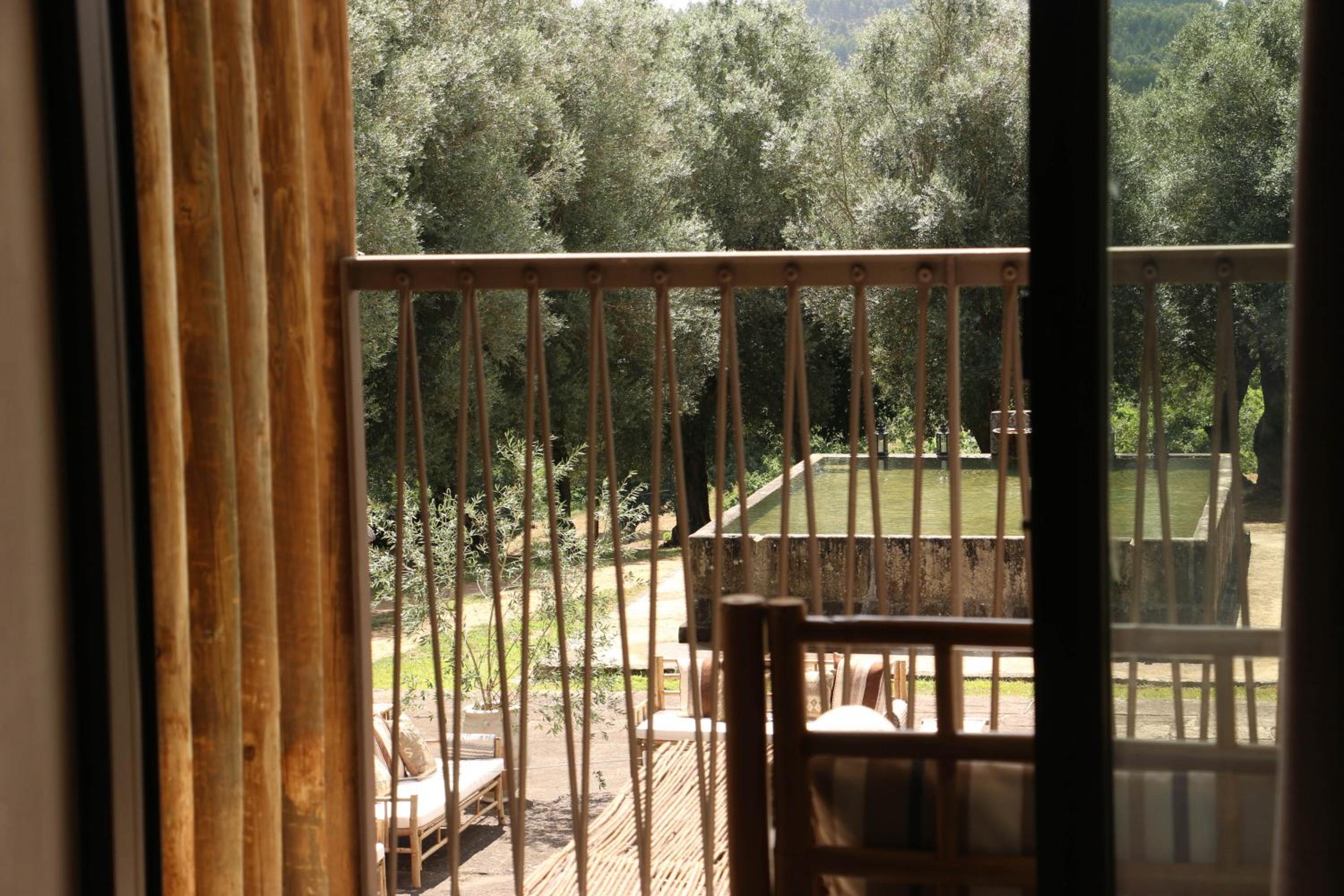 Family Suite with Balcony - Photo 9