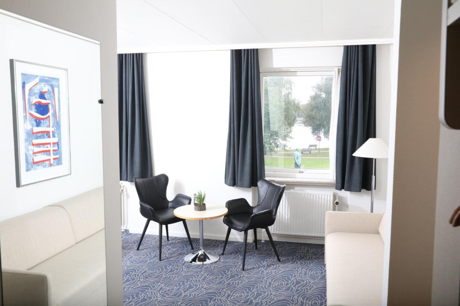 Business Room photo 3