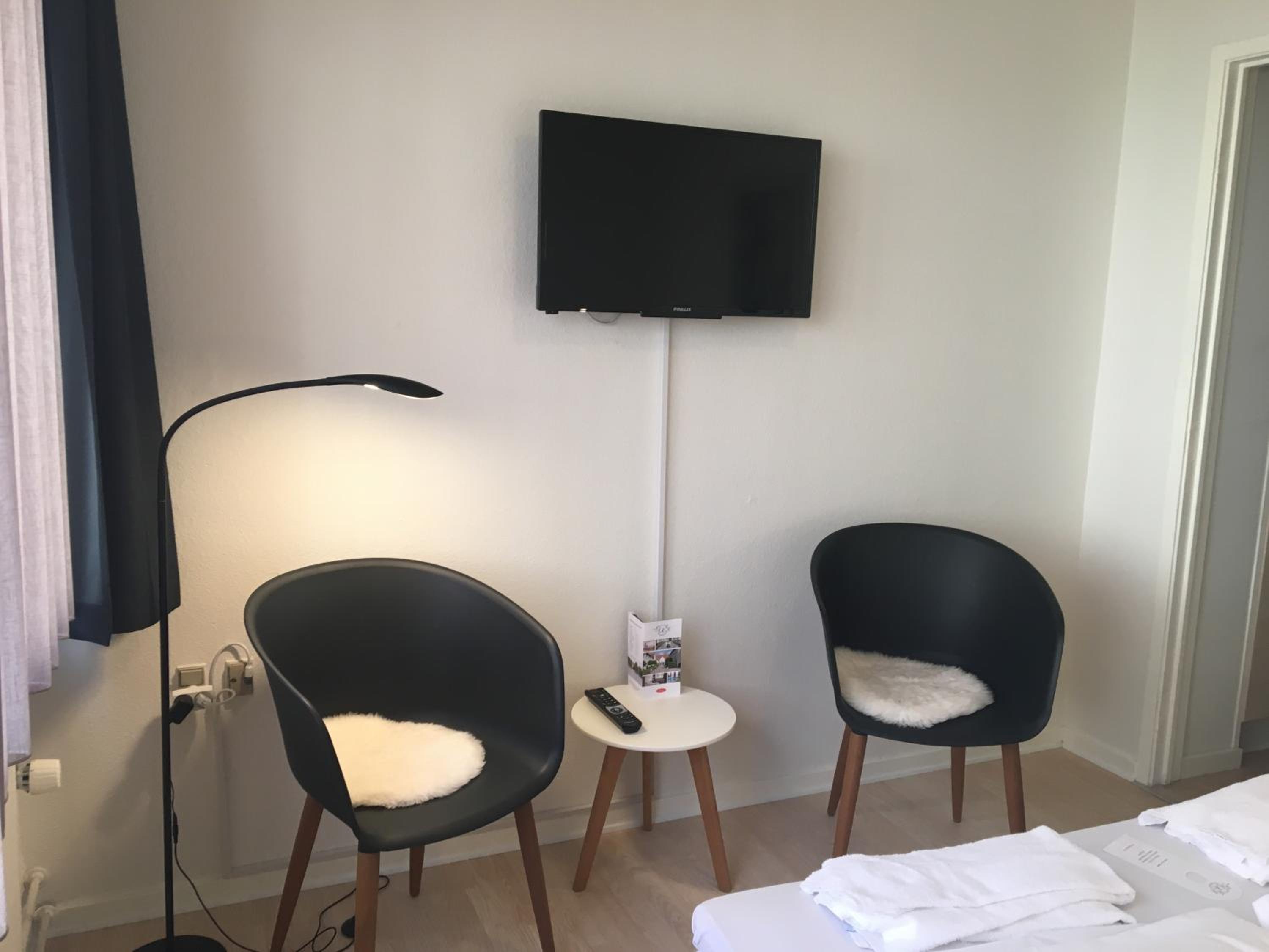 Small Double Room - Photo 6