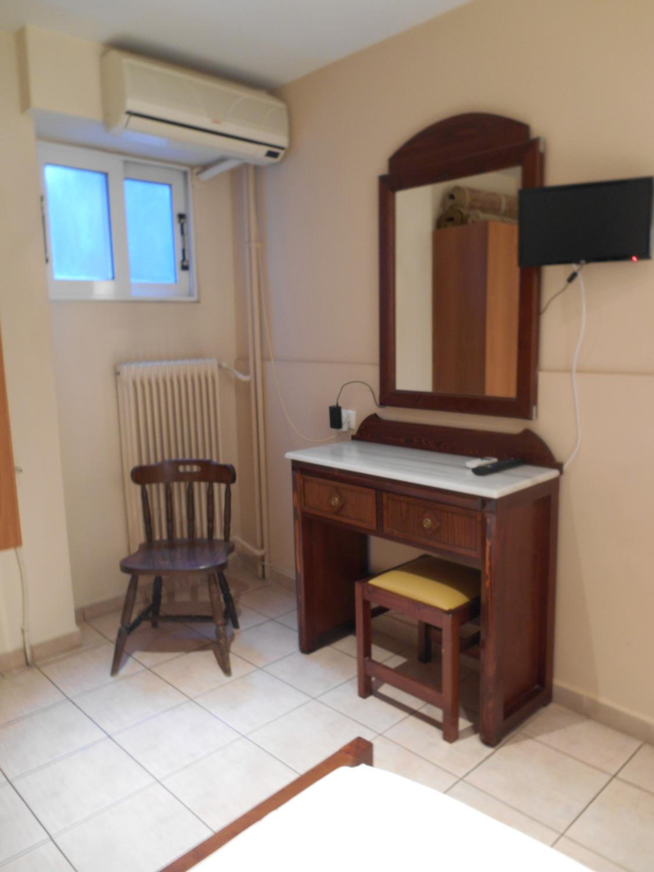 Small Single Room photo 3