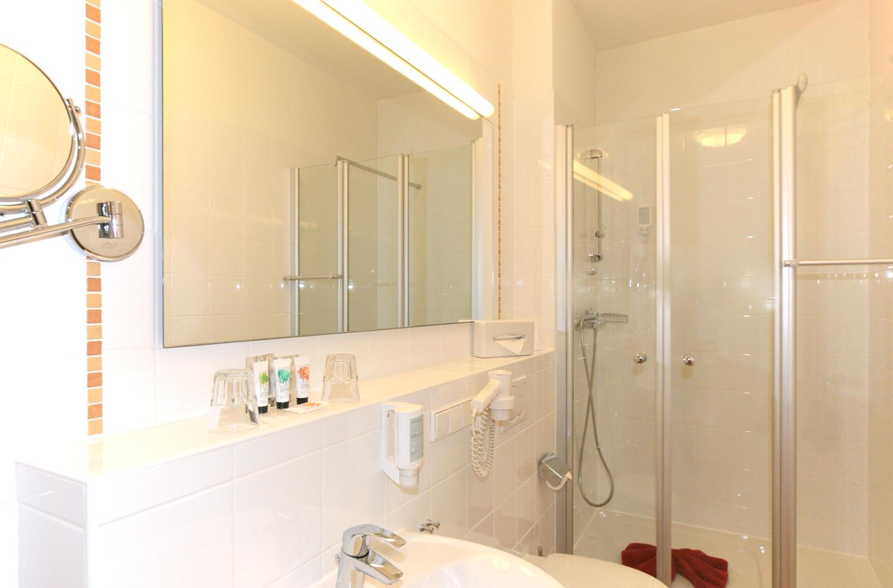 Economy Double Room photo 3