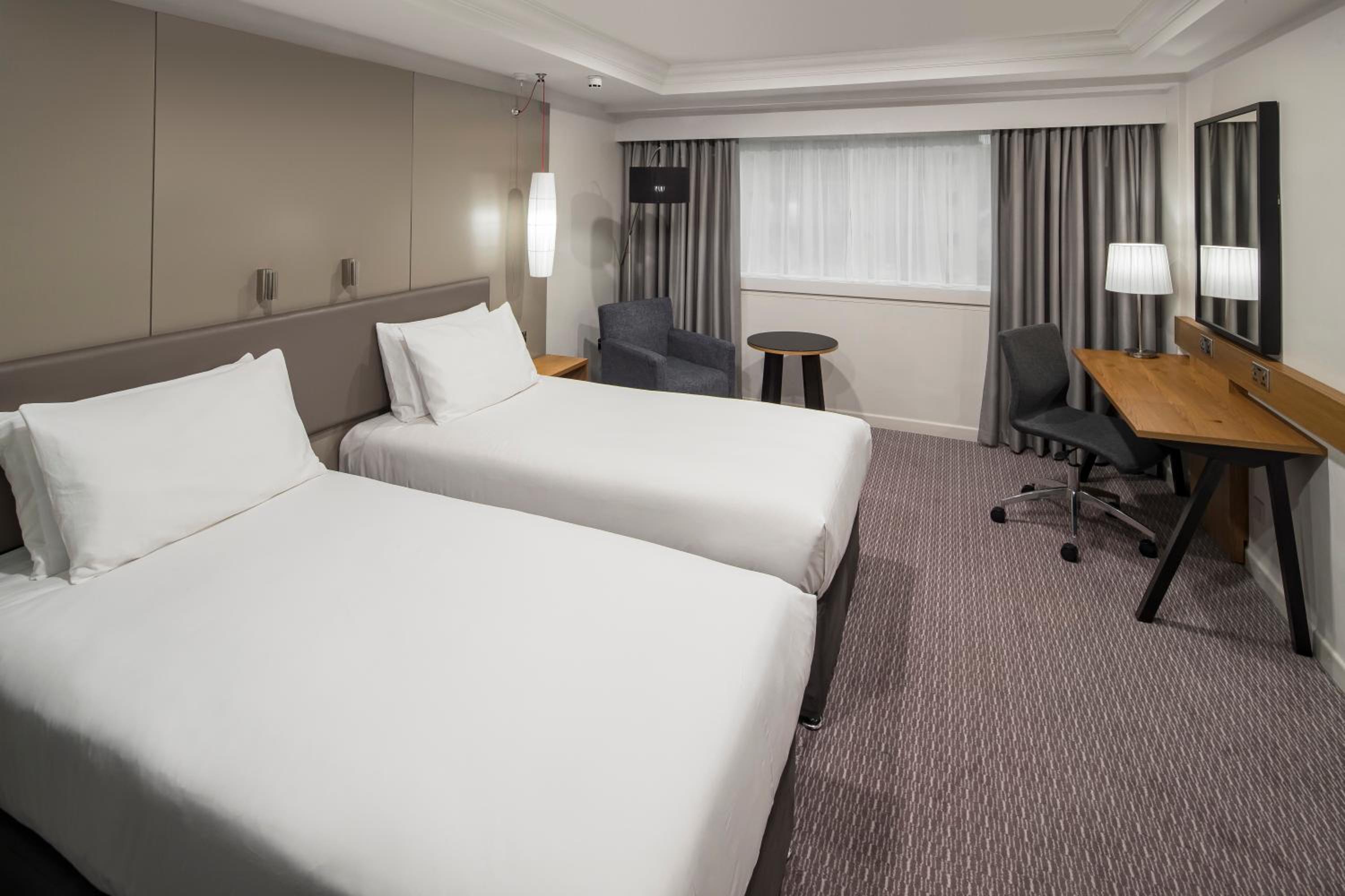 Standard Twin Room - Disability Access photo 2