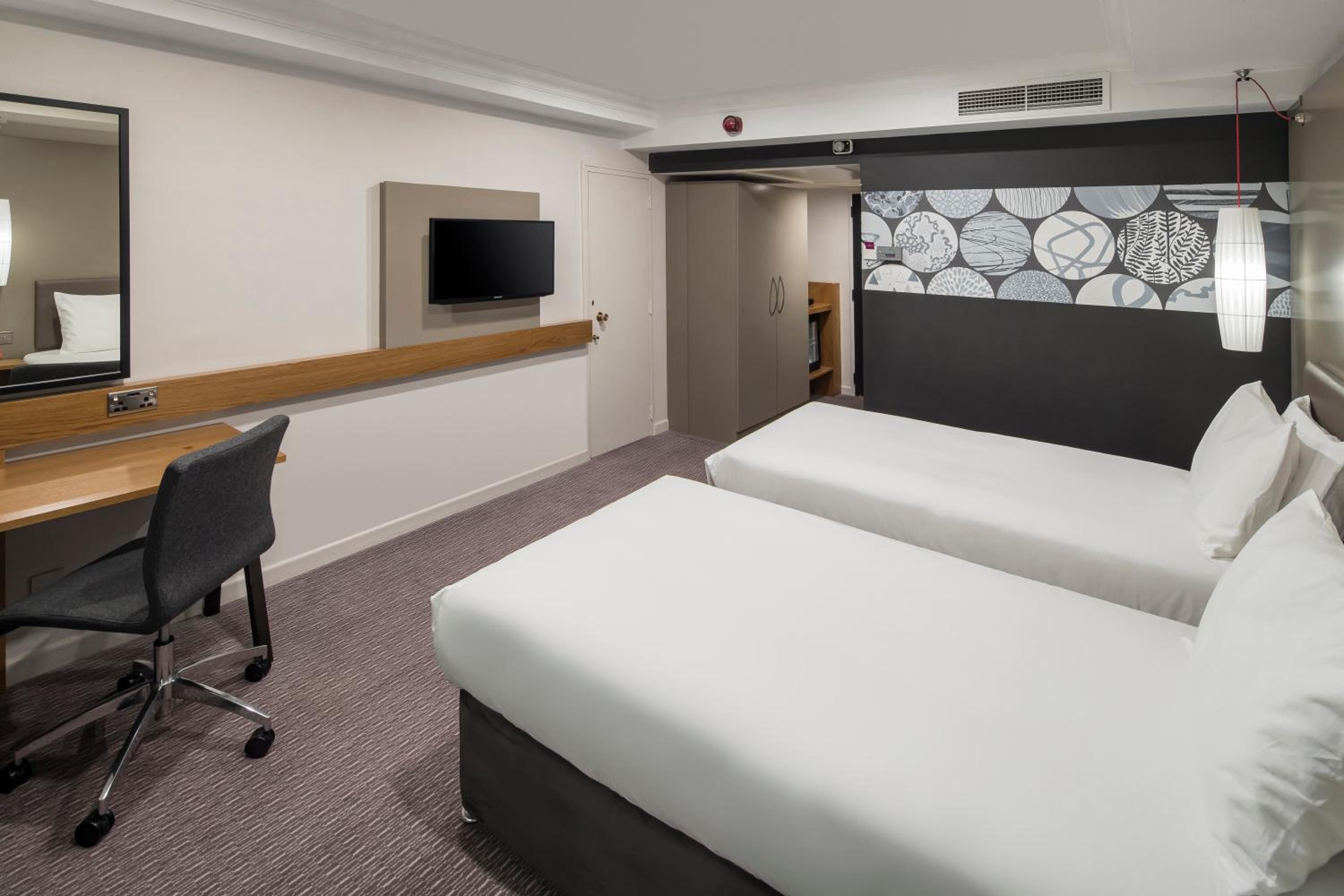 Standard Twin Room - Disability Access photo 1