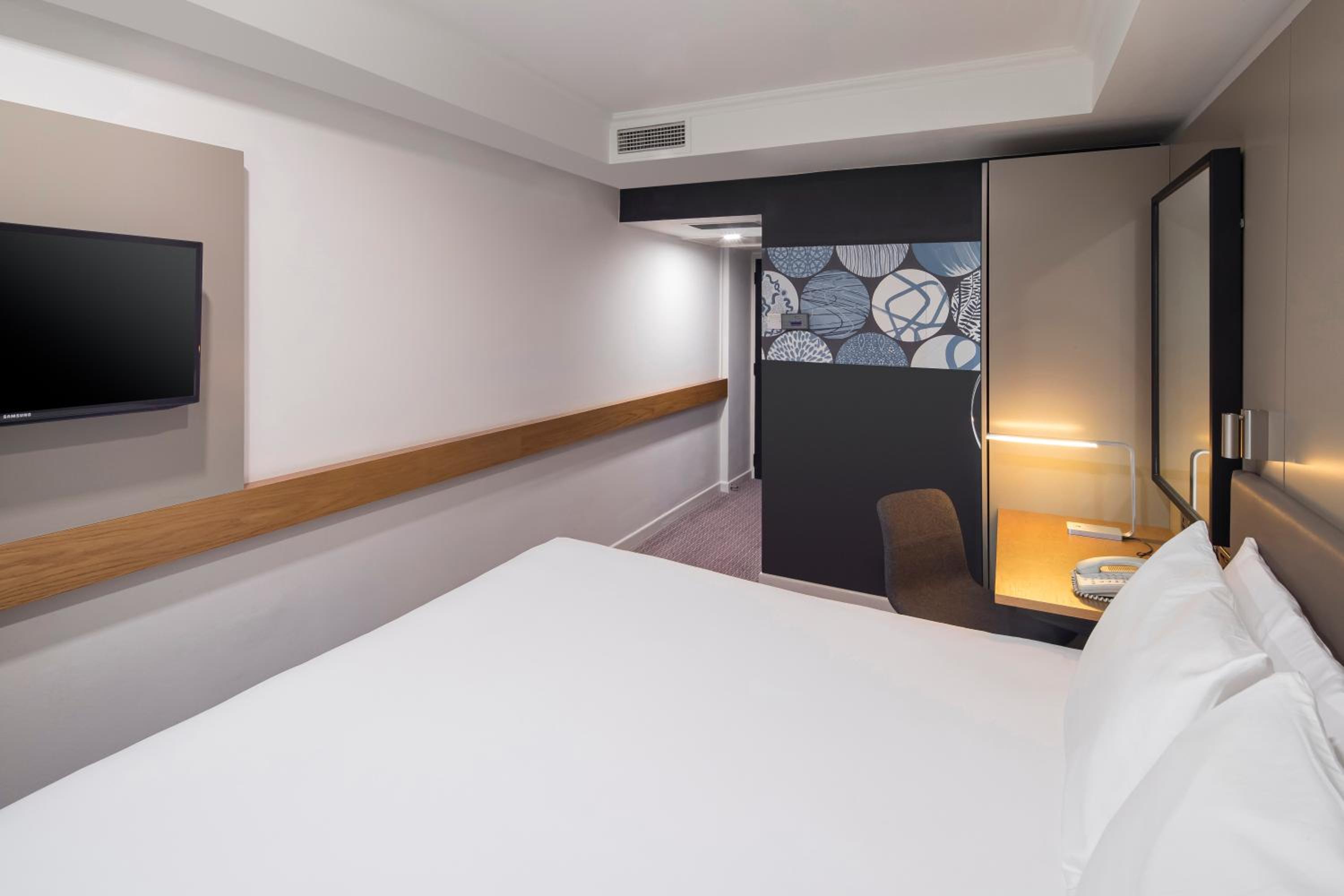 Standard Super King Room - Top Floor photo 2