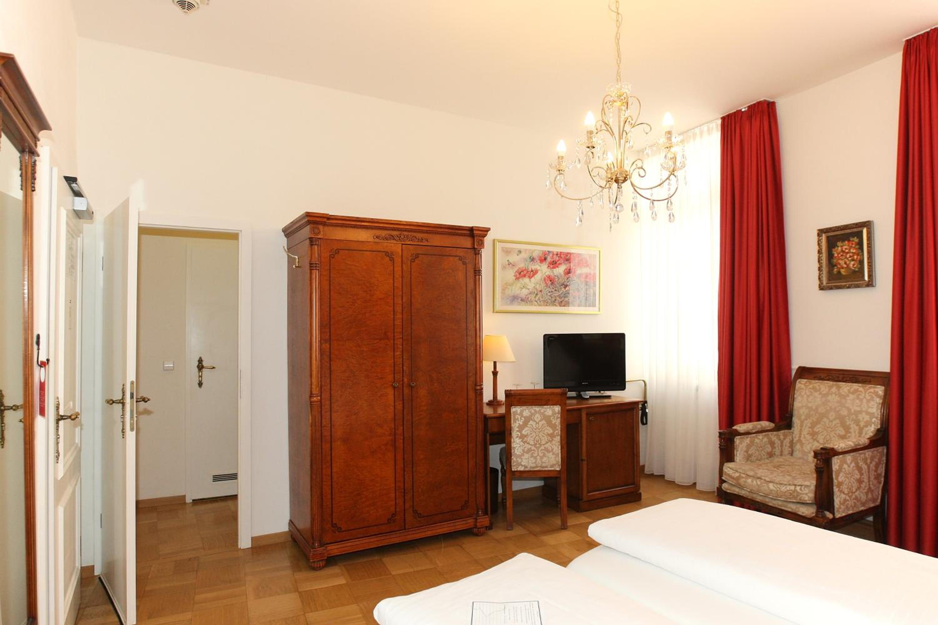 Comfort Triple Room photo 3