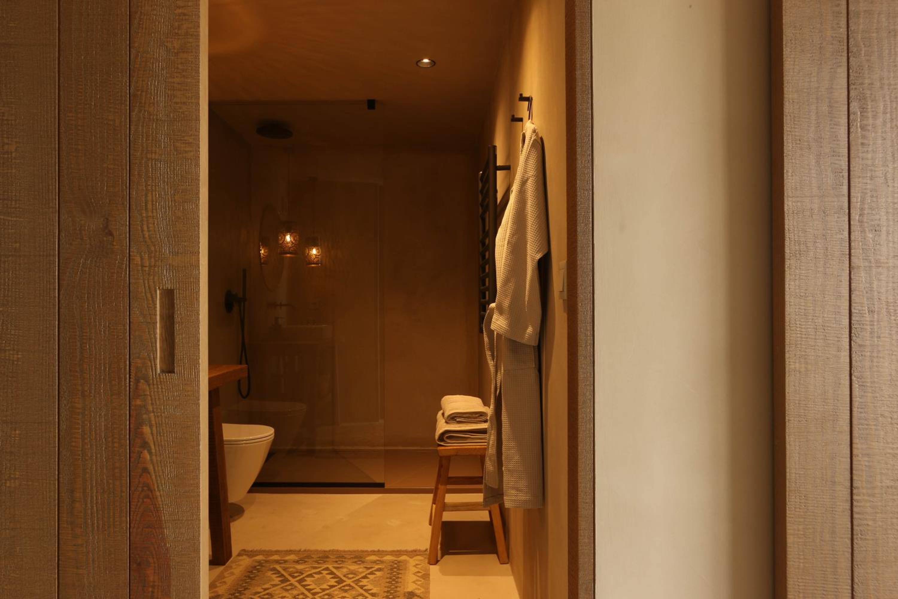 Family Suite with Balcony - Photo 3