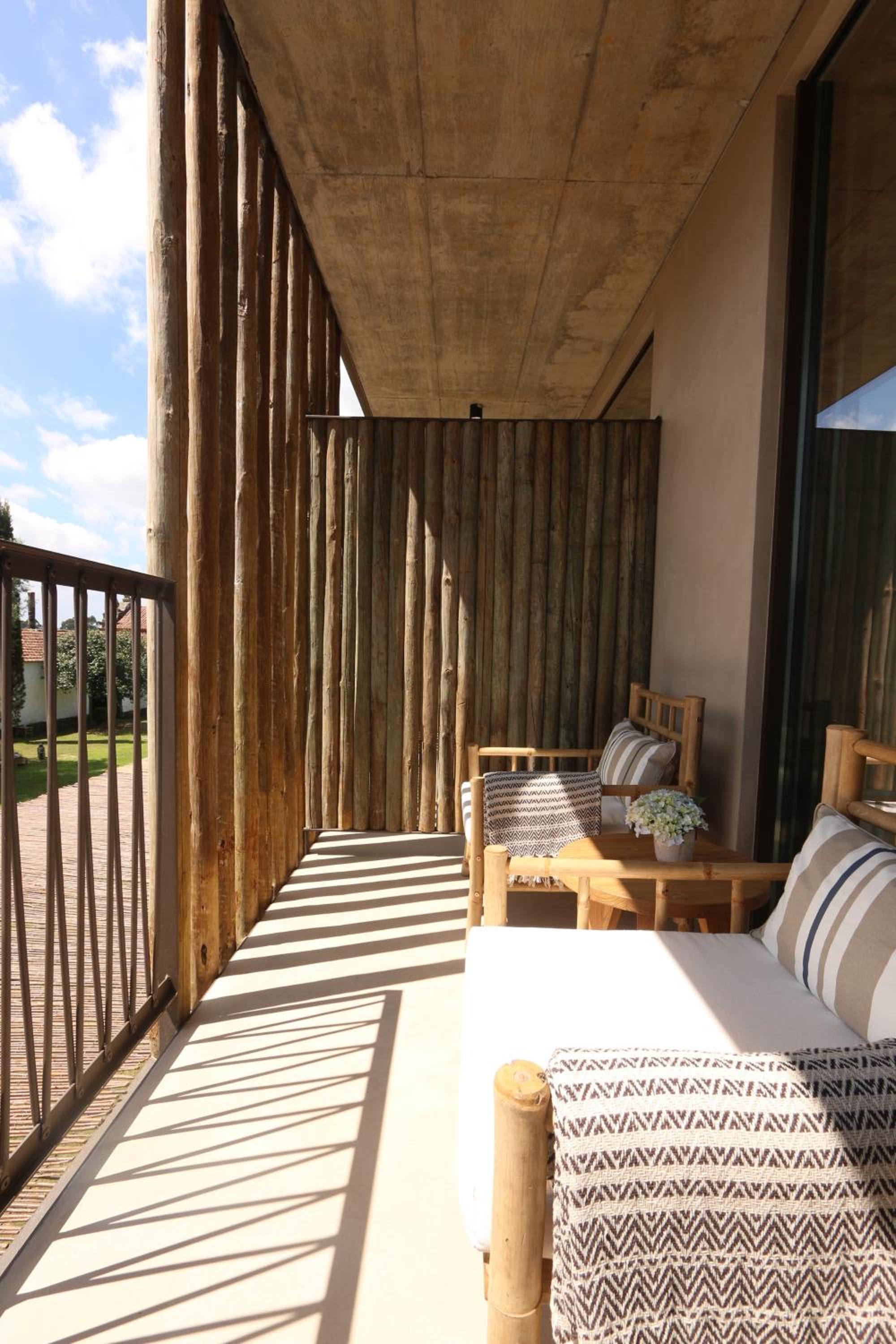 Family Suite with Balcony - Photo 7