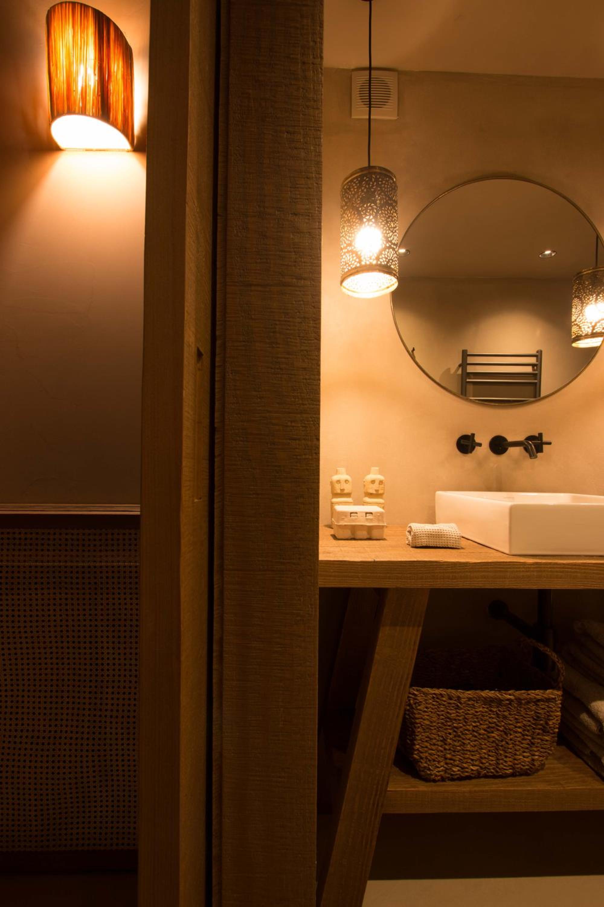 Family Suite with Balcony - Photo 10