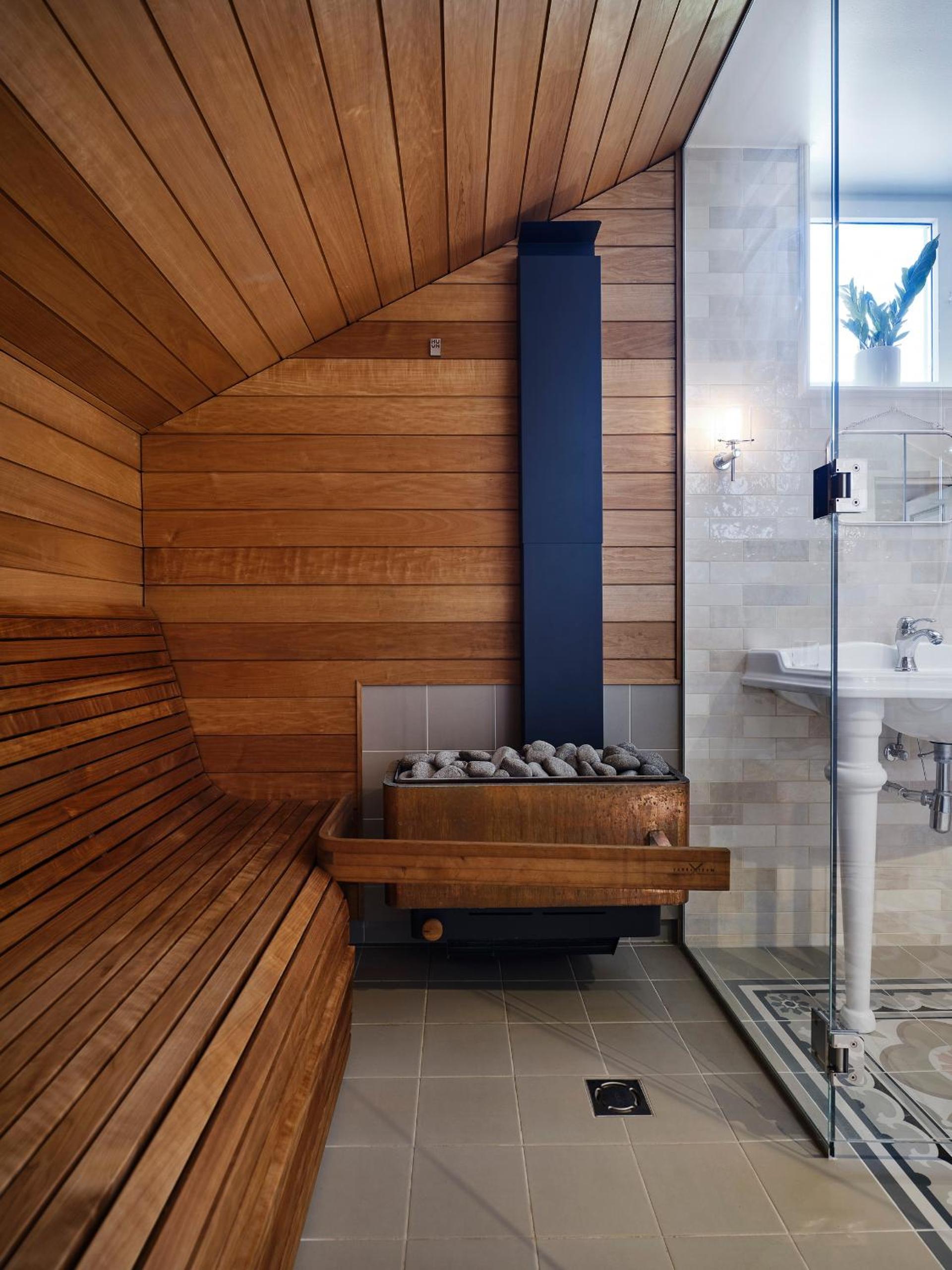 Sky Parlor Junior Suite with Sauna - Photo 6