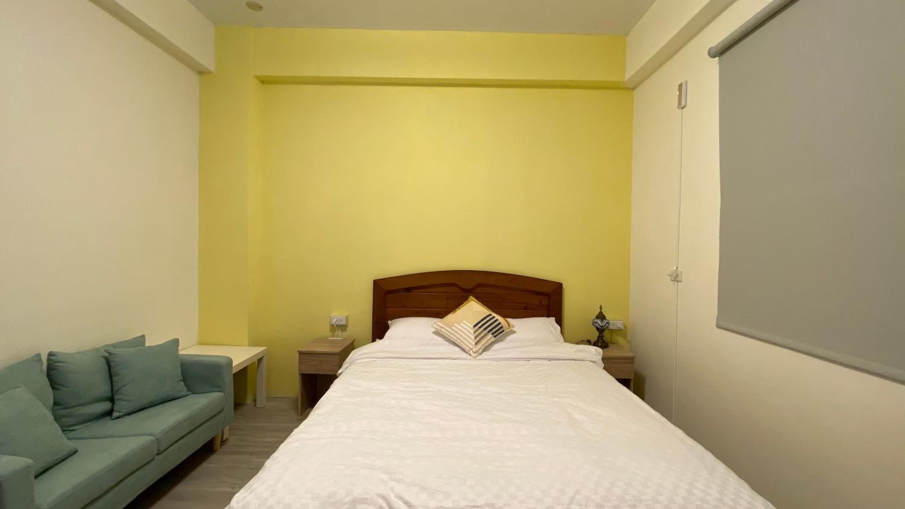 Double Room with Shared Bathroom photo 1