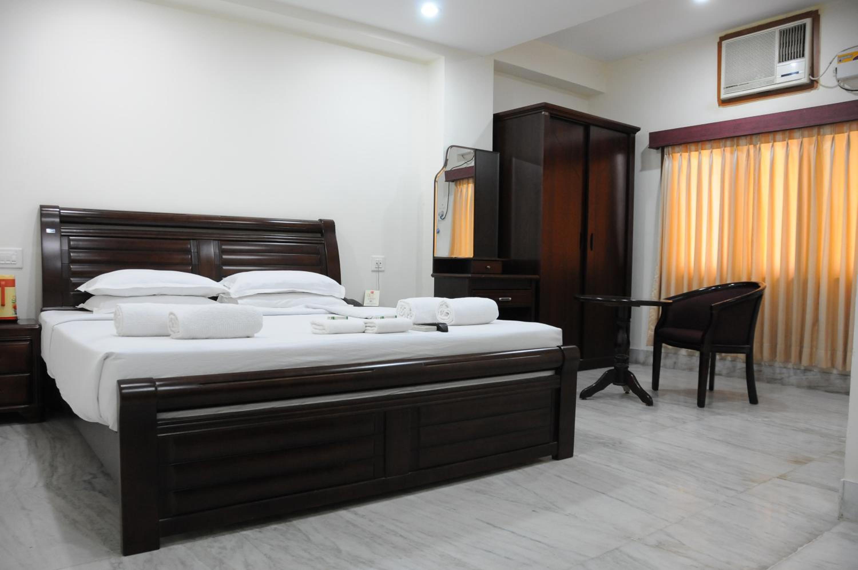 Deluxe Double Room - Photo 11