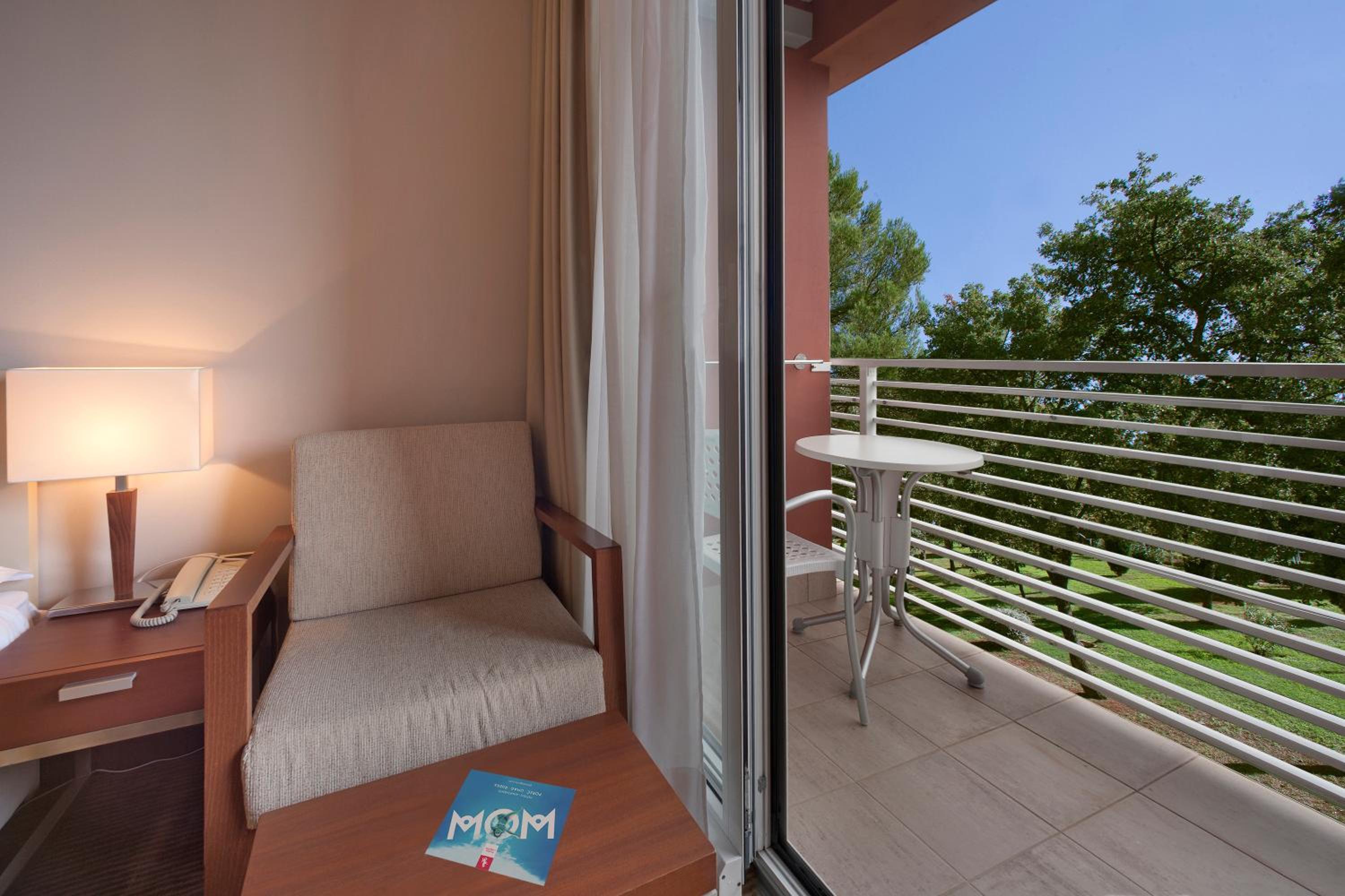 Classic Room with Balcony - Photo 3