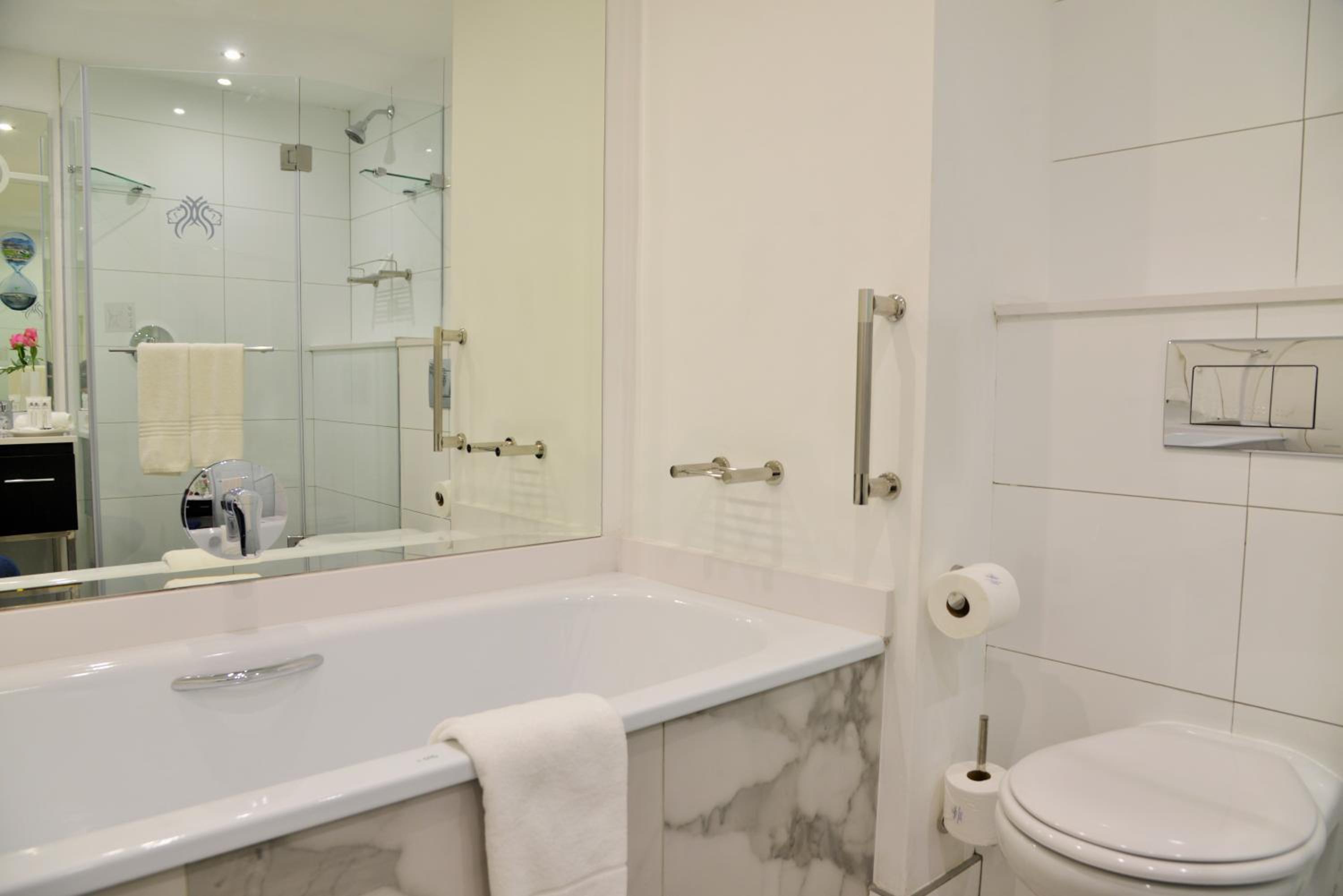 Standard Twin Room - Photo 6