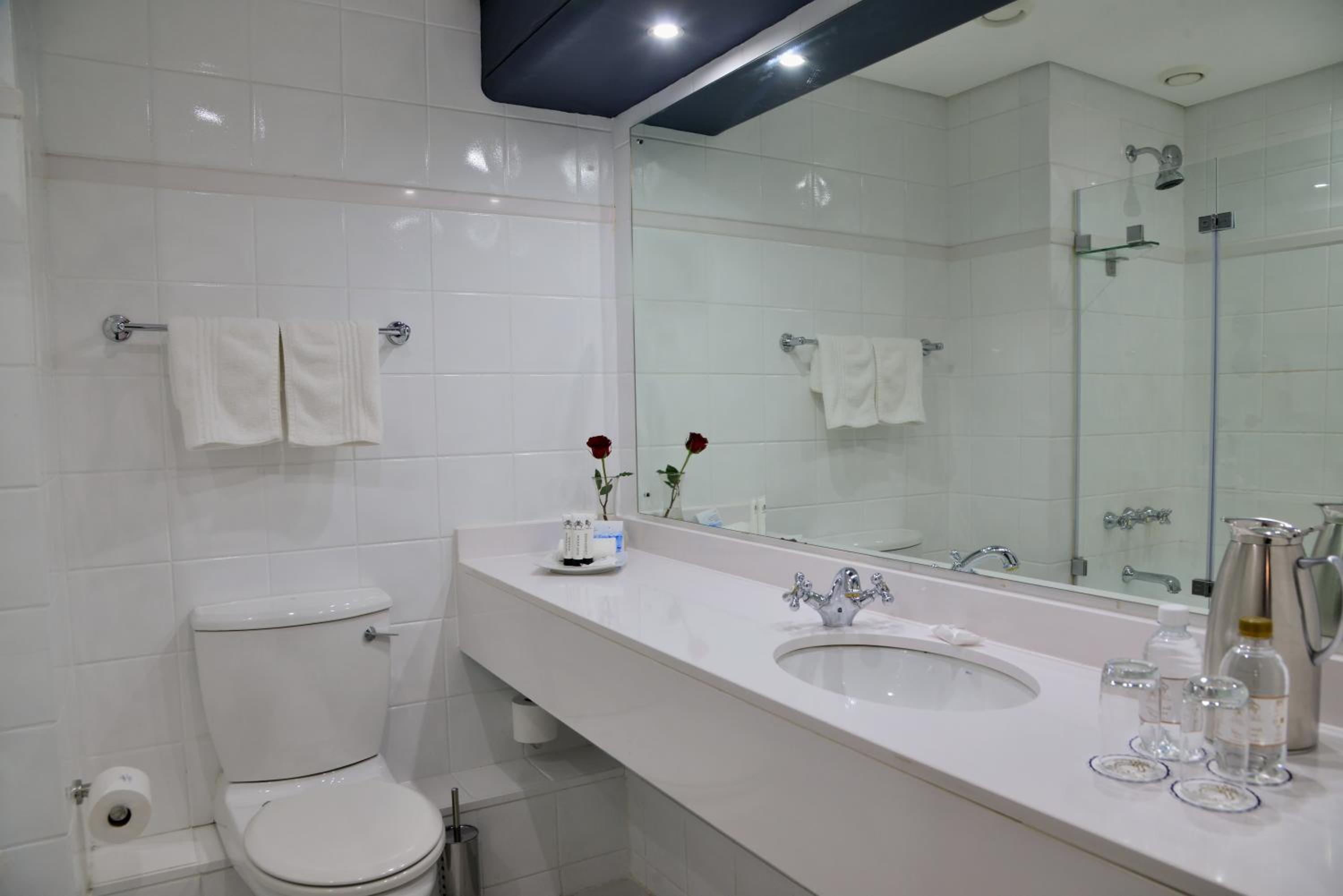 Standard Twin Room - Photo 3