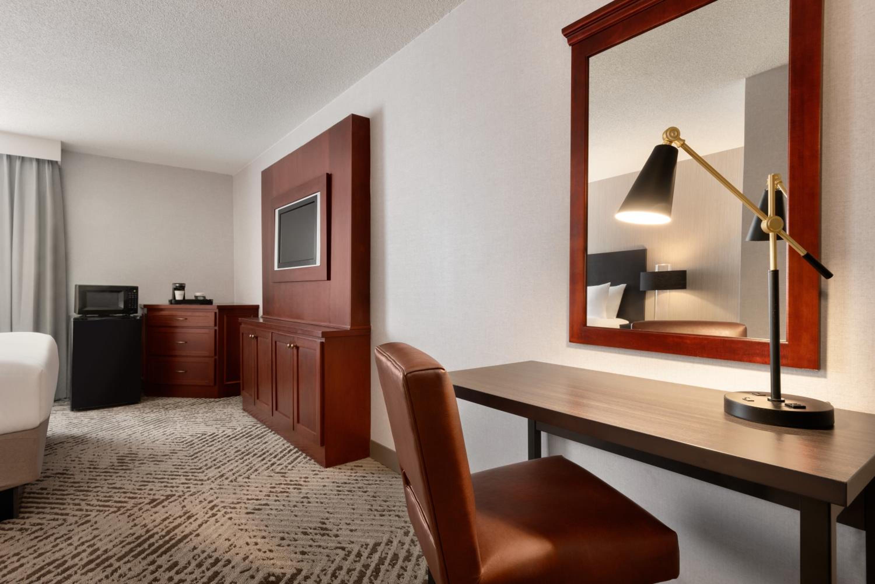 King Room - Non-Smoking - Photo 1