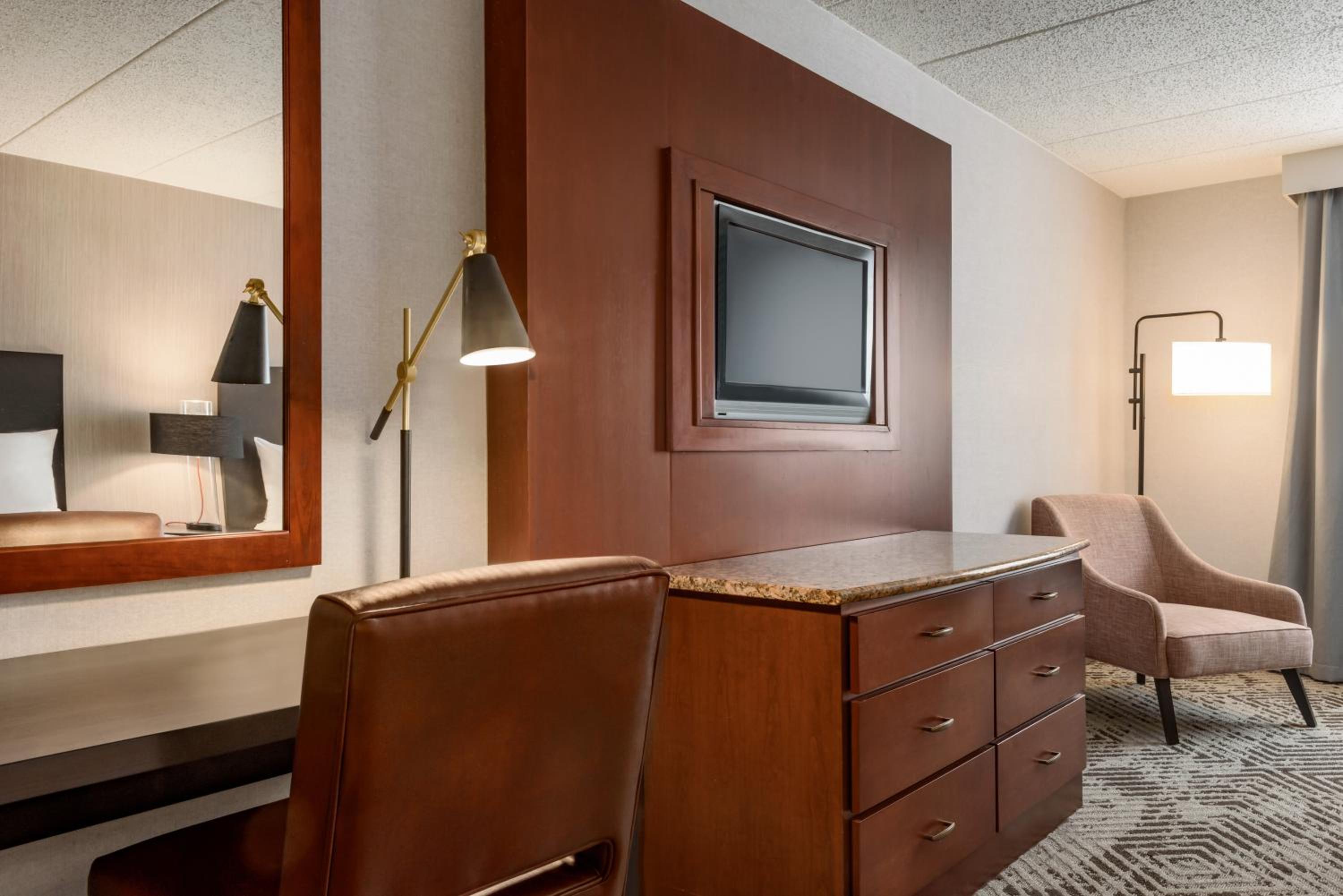 King Room - Non-Smoking - Photo 2