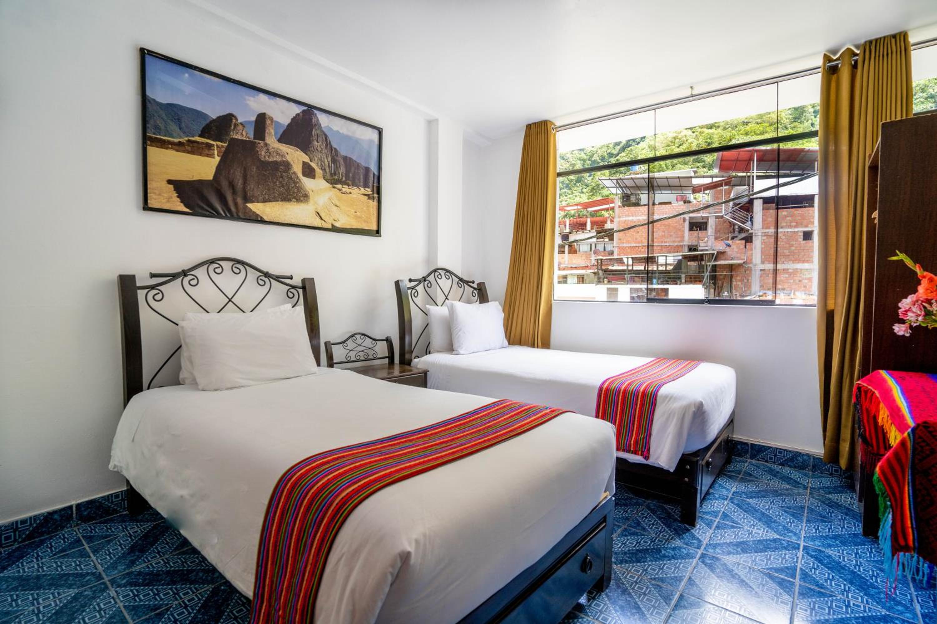 Twin Room with Mountain and River View photo 3