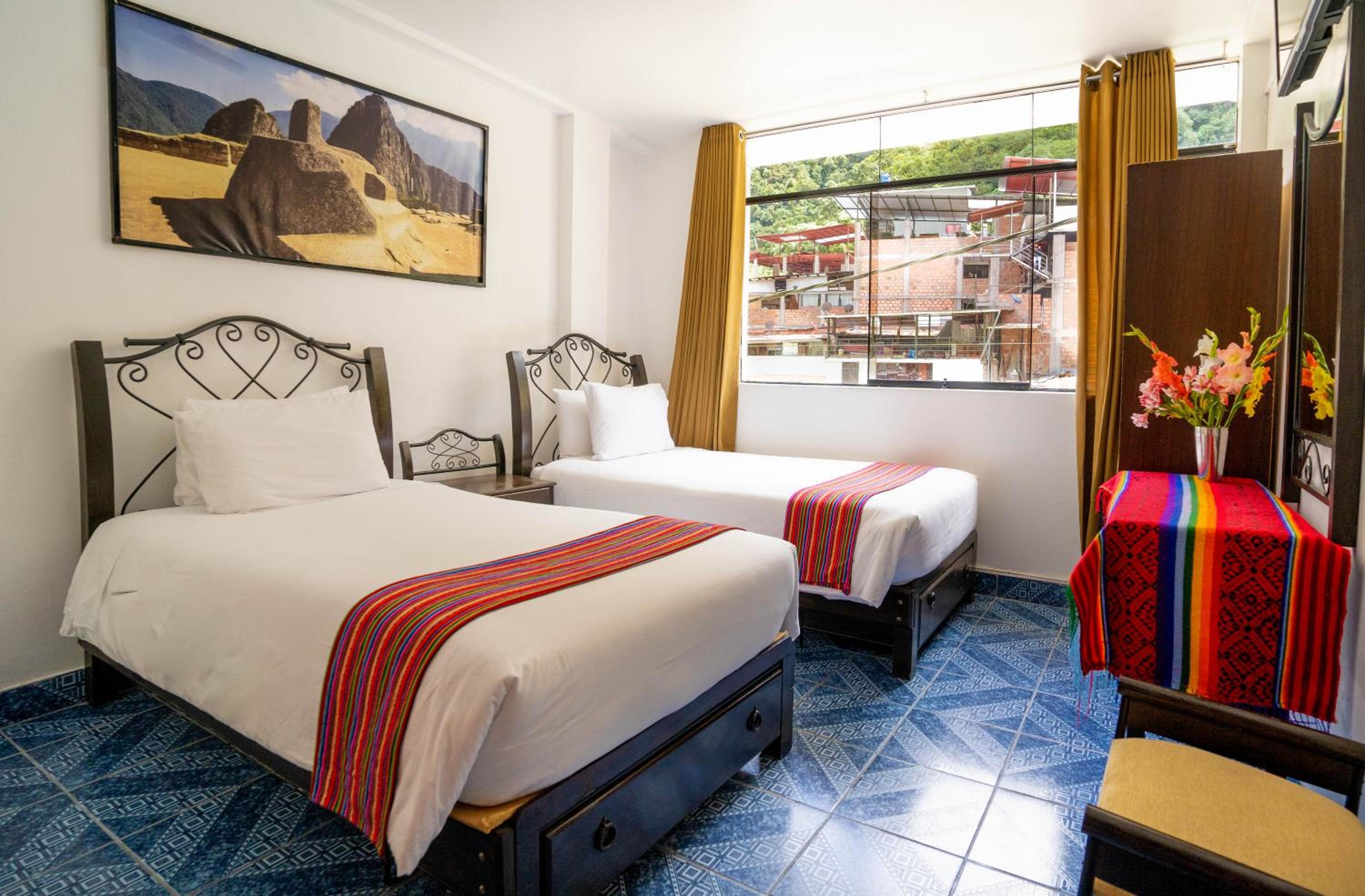 Twin Room with Mountain and River View photo 1
