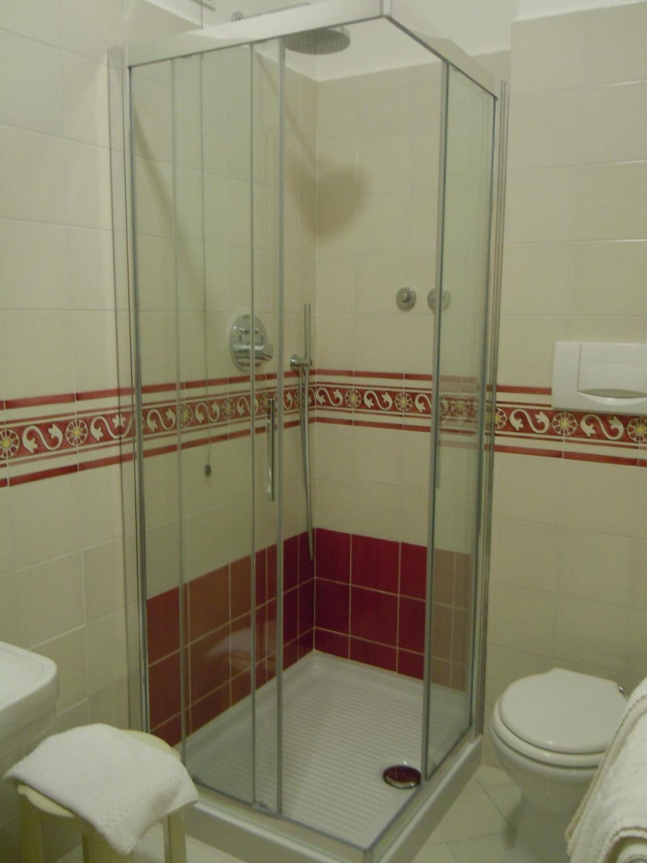 Double Room (1 Adult) - Photo 4