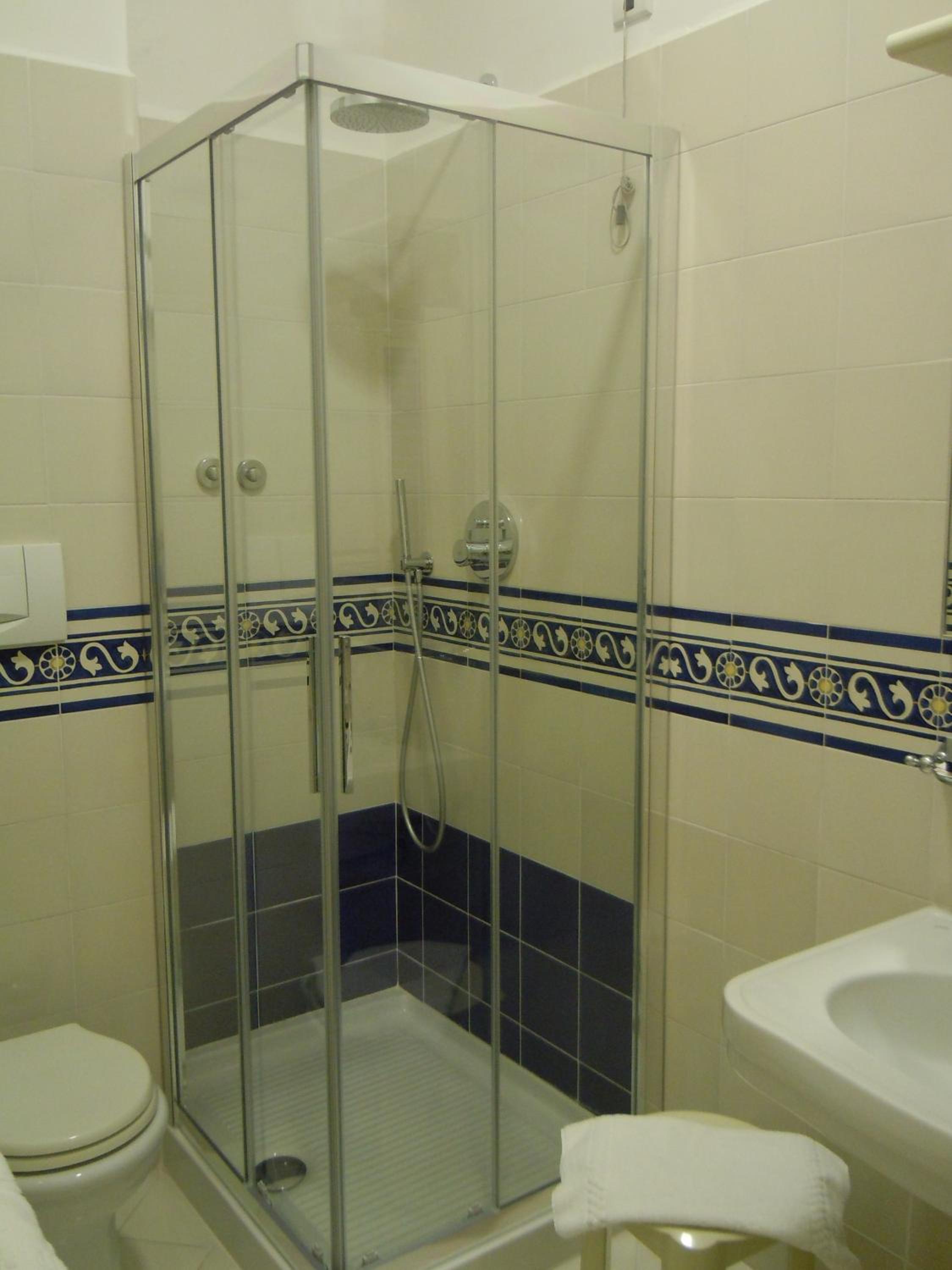 Double Room (1 Adult) - Photo 2