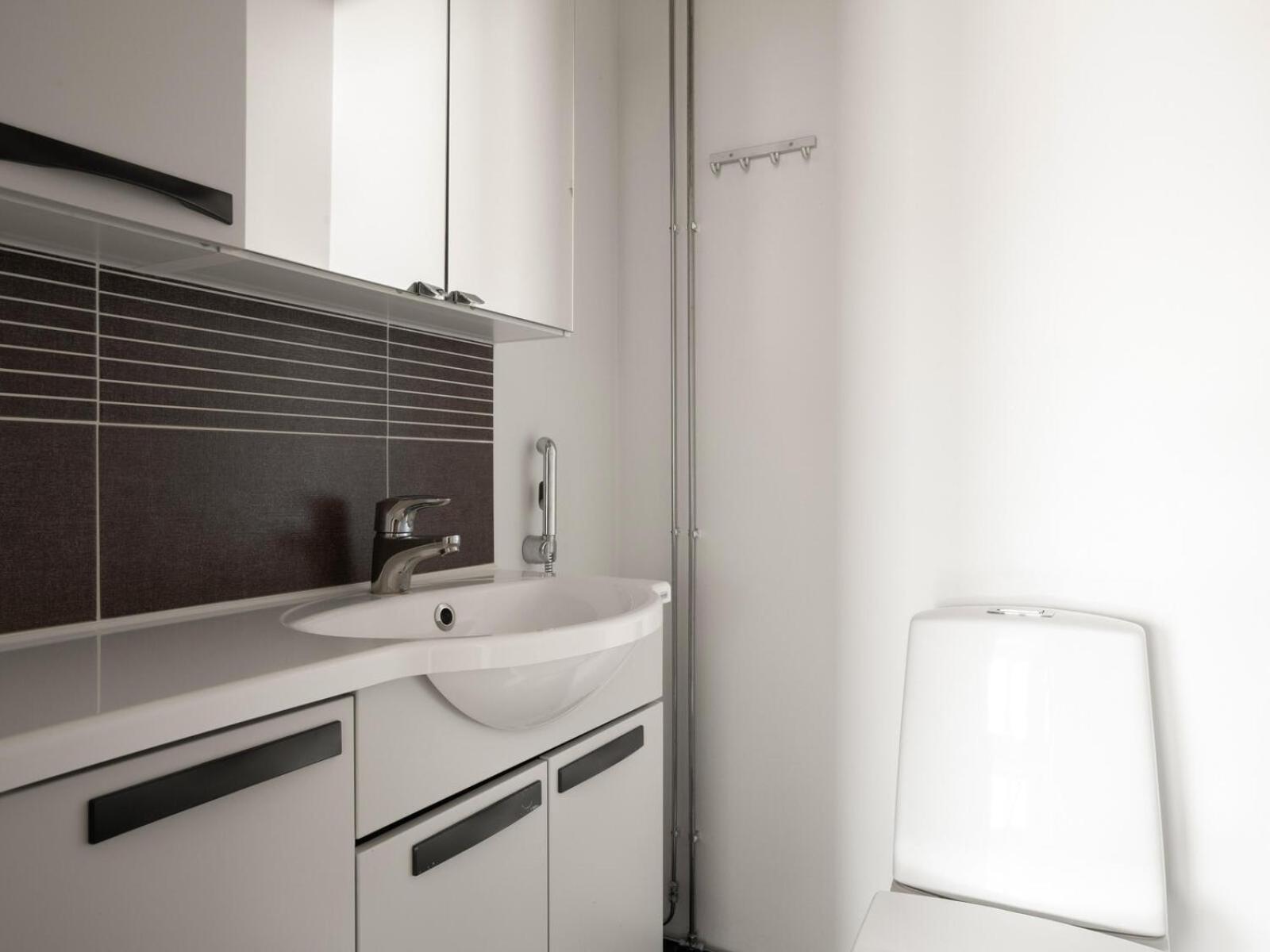 One-Bedroom Apartment - Photo 3