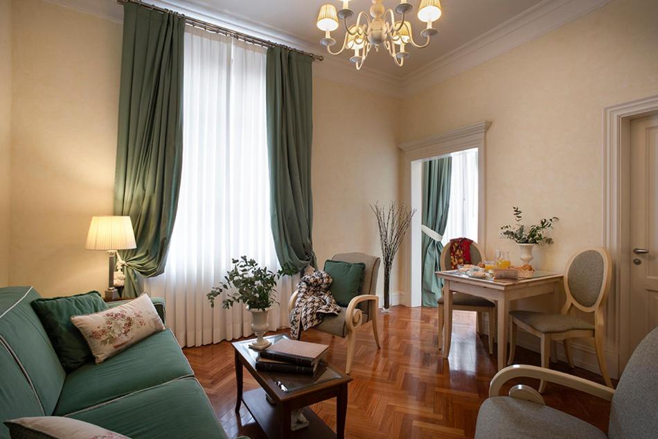 One-Bedroom Apartment thumbnail 5