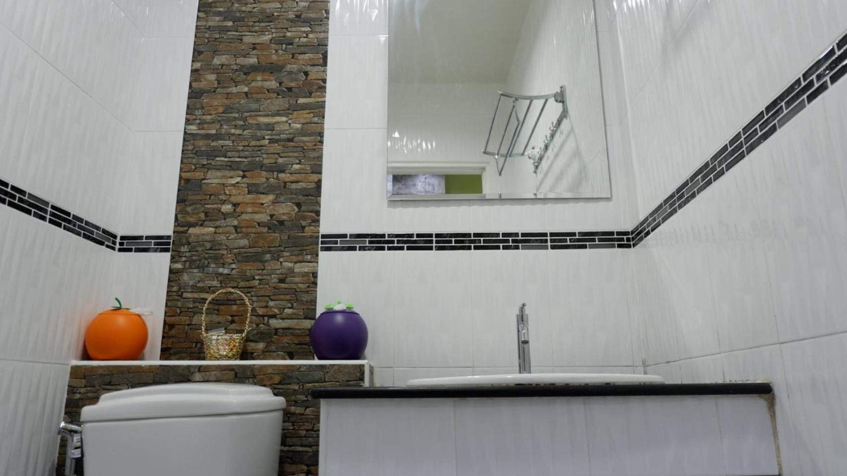 Budget Double Room - Photo 5